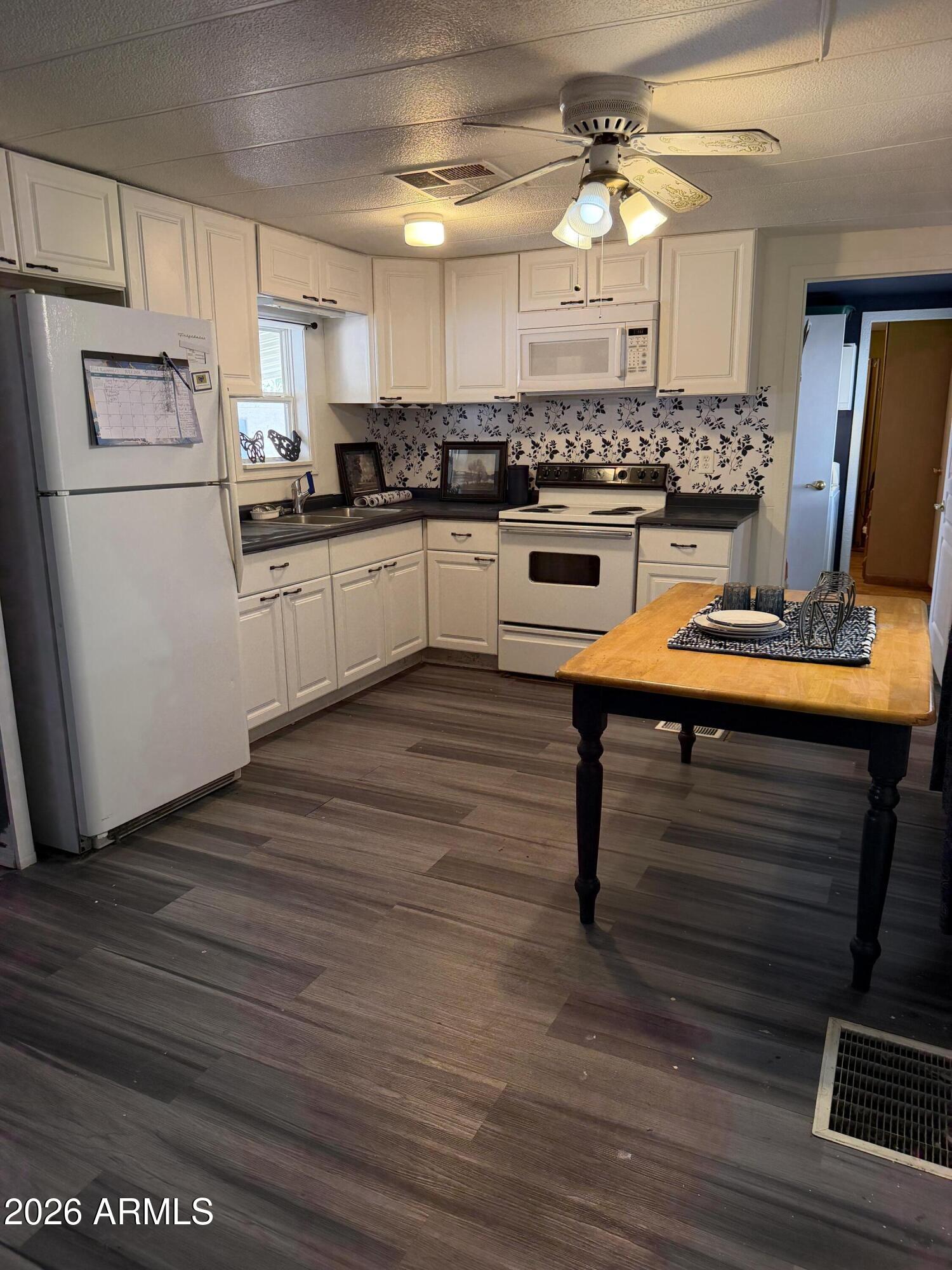 Tomahawk Mobile Home Park - Residential