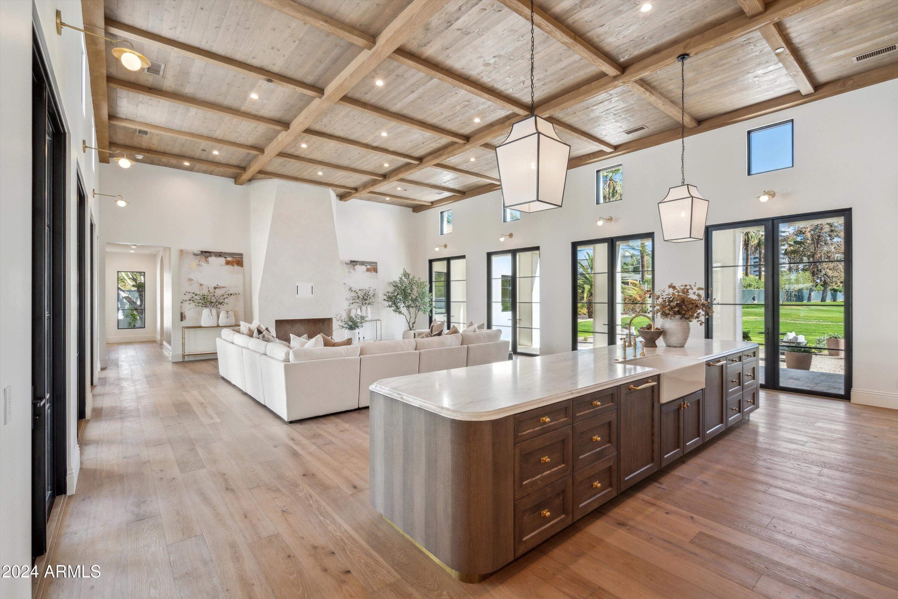 COUNTRY CLUB PLACE - Residential