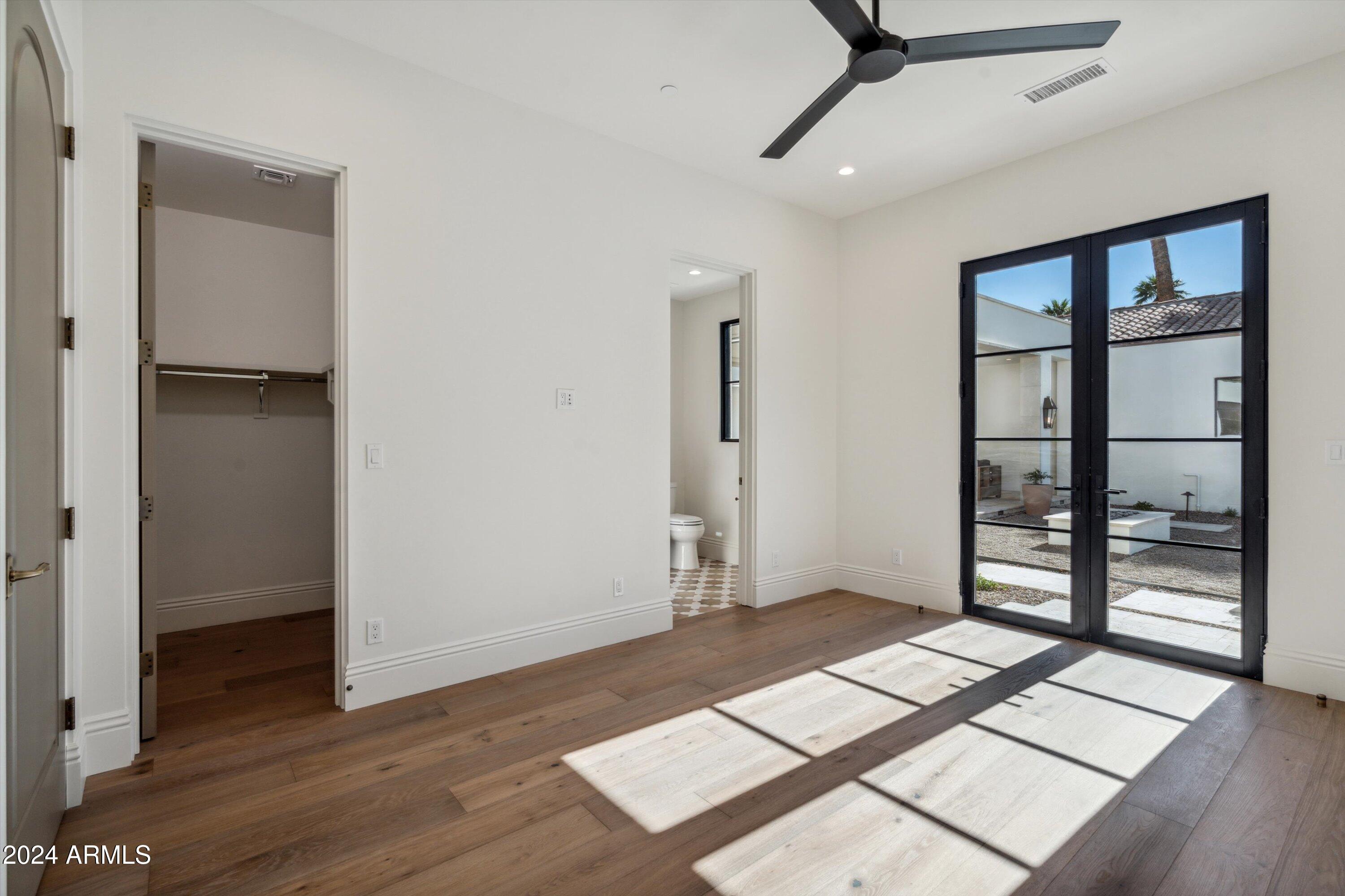 COUNTRY CLUB PLACE - Residential