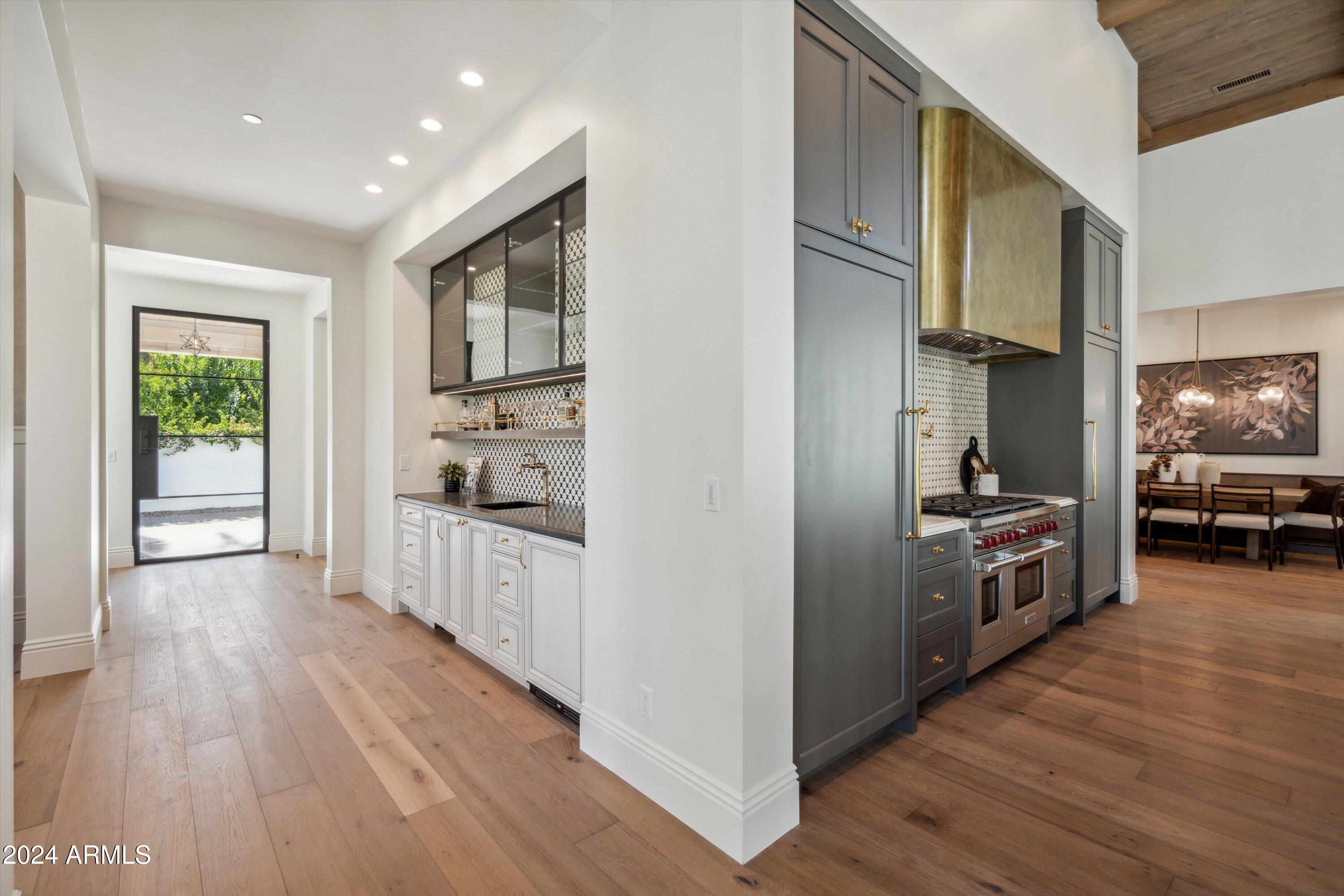 COUNTRY CLUB PLACE - Residential