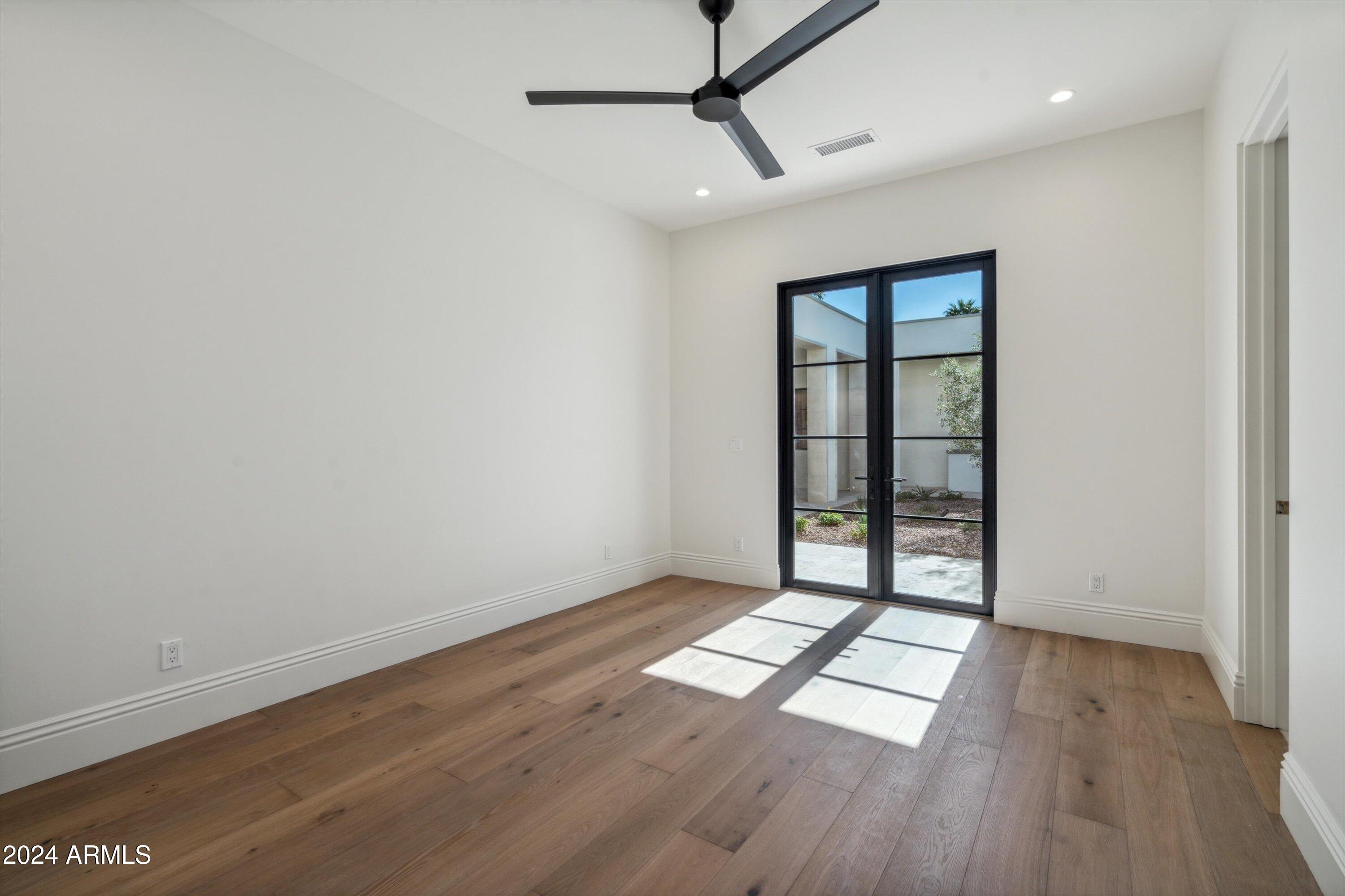 COUNTRY CLUB PLACE - Residential