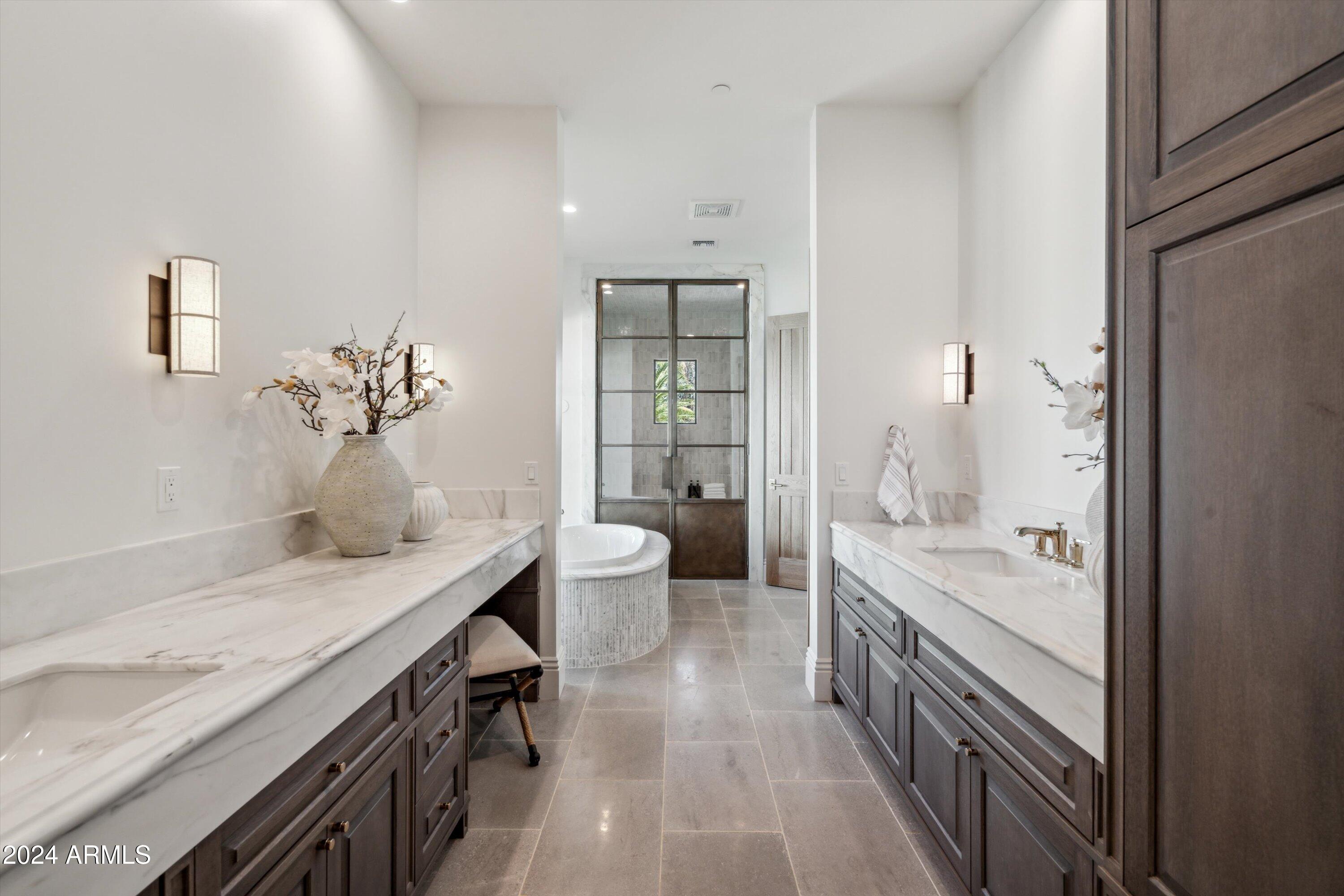 COUNTRY CLUB PLACE - Residential