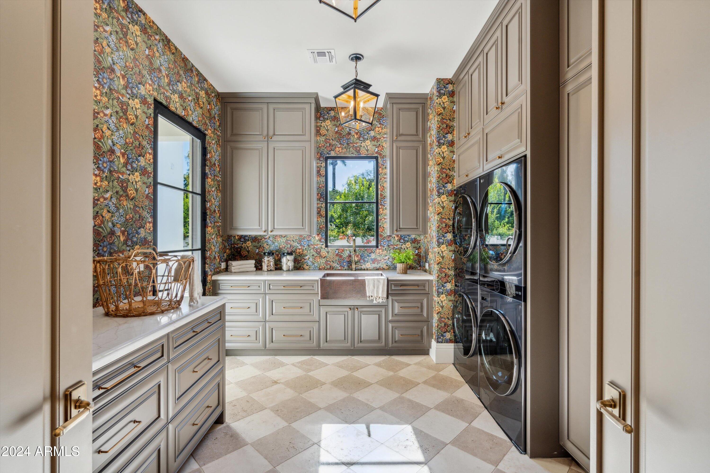 COUNTRY CLUB PLACE - Residential