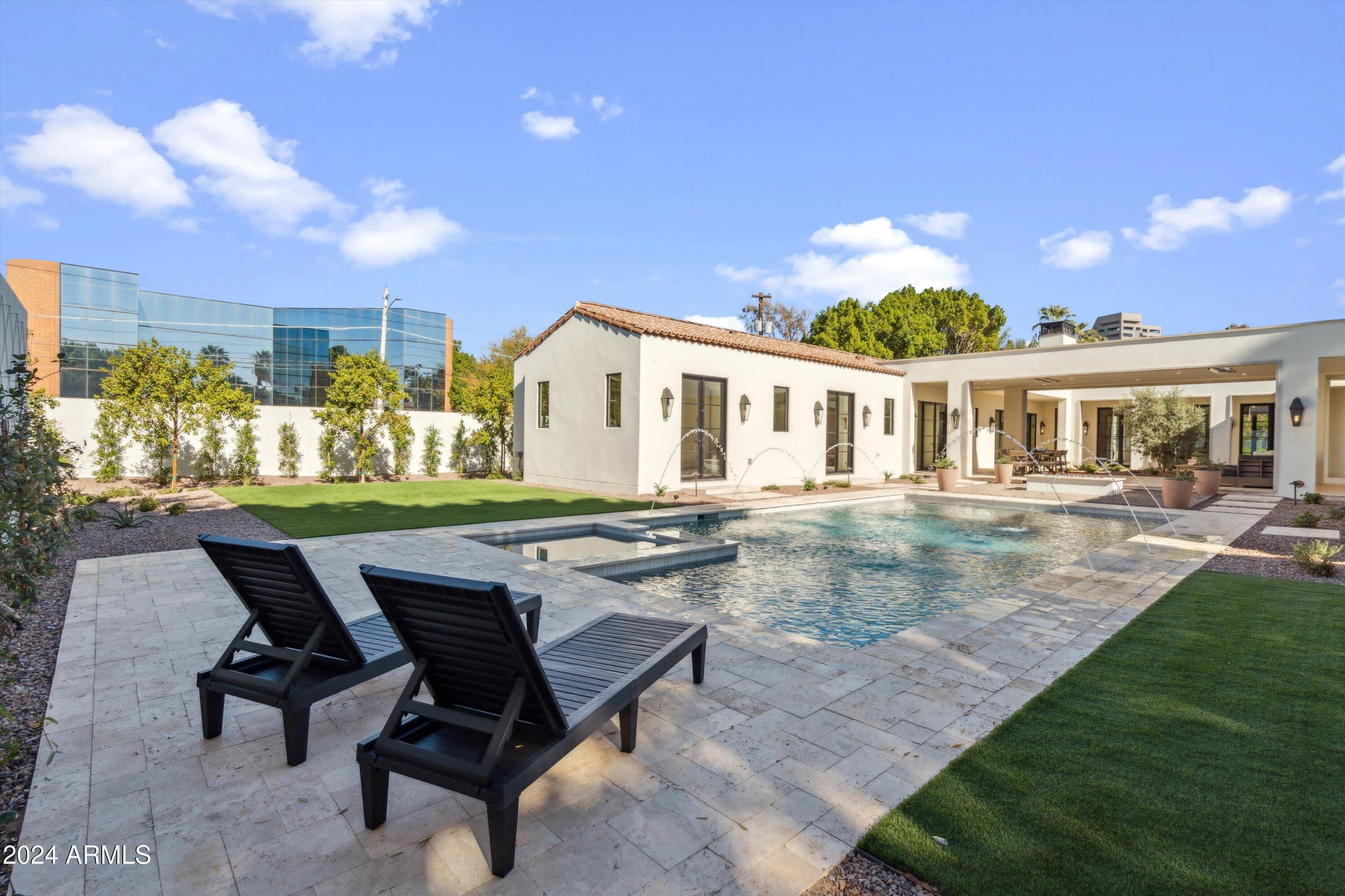 COUNTRY CLUB PLACE - Residential