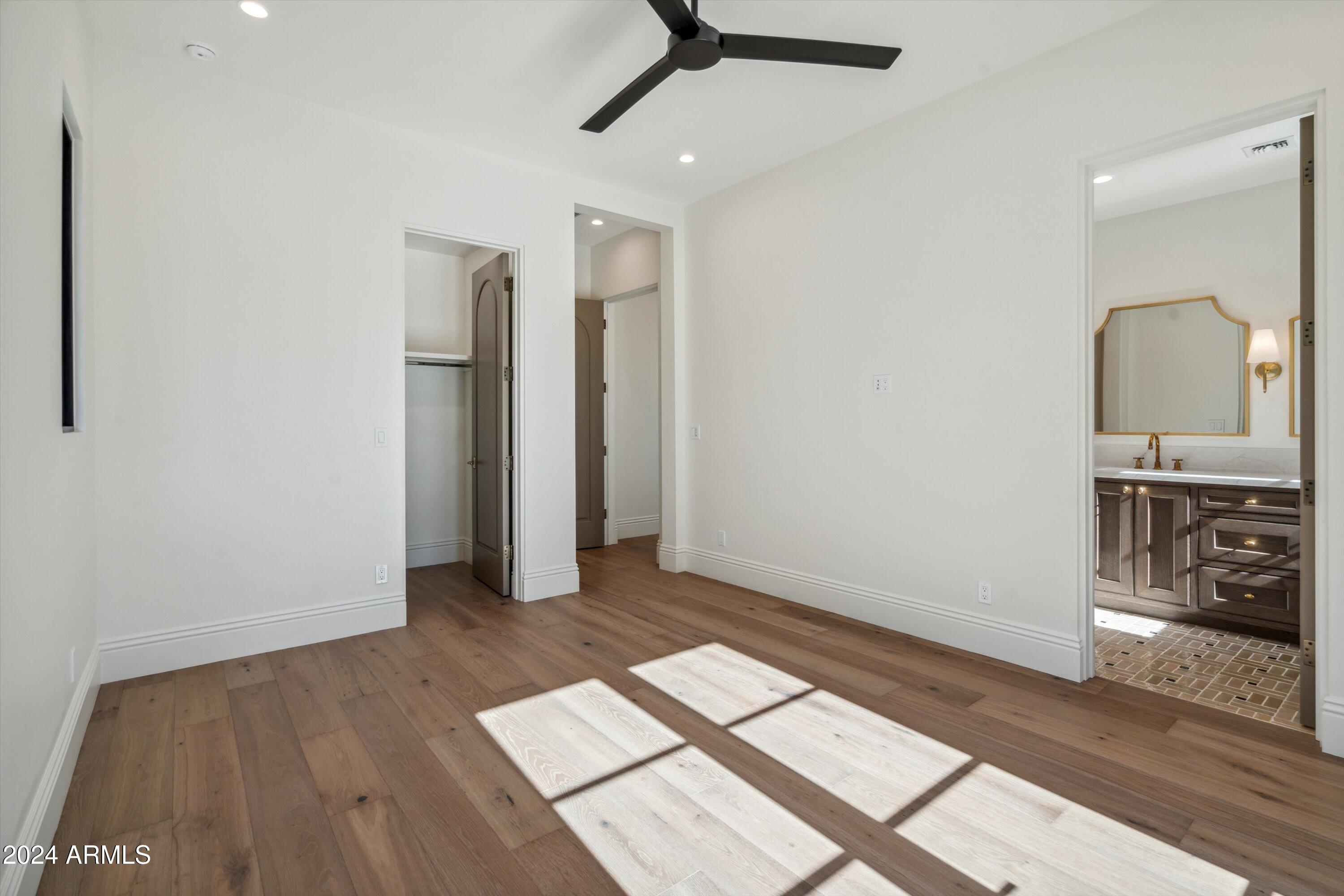 COUNTRY CLUB PLACE - Residential