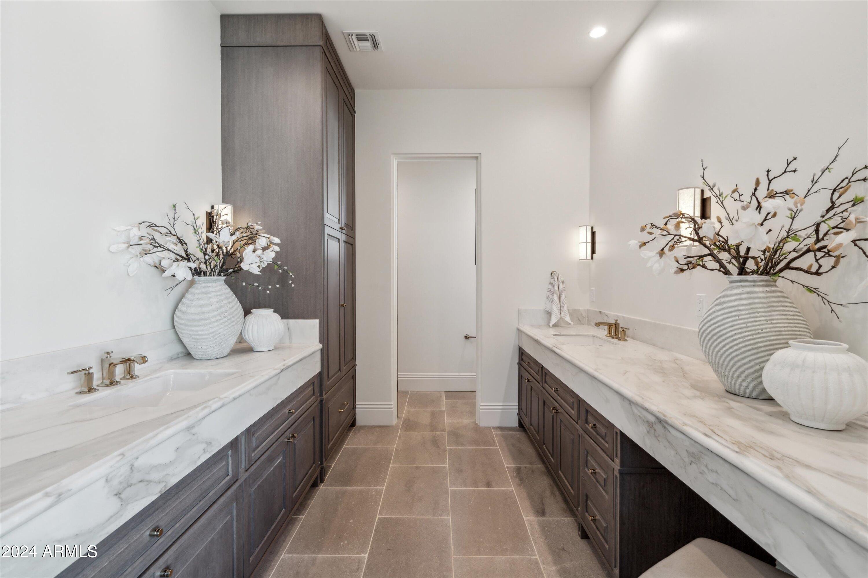 COUNTRY CLUB PLACE - Residential