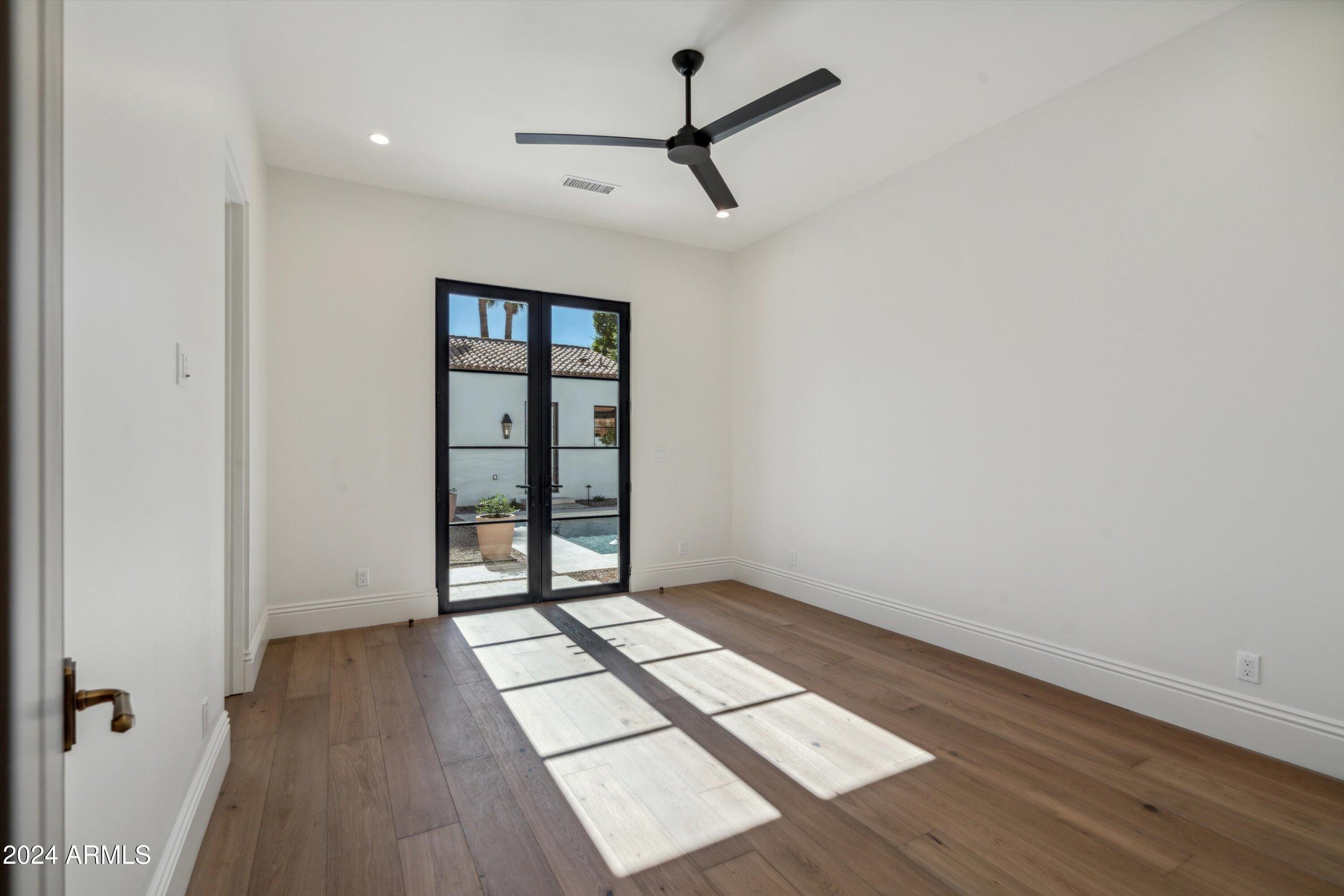 COUNTRY CLUB PLACE - Residential