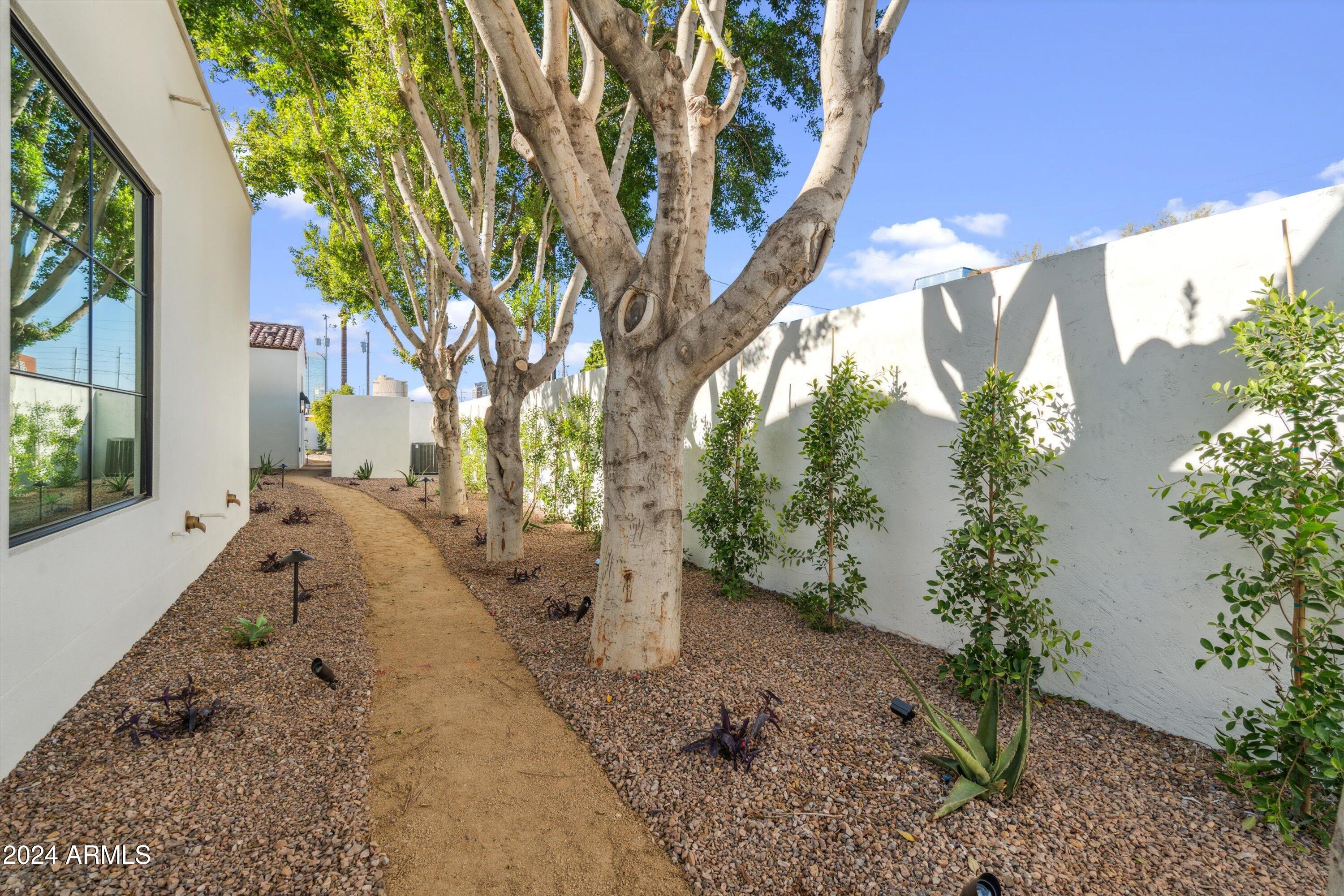 COUNTRY CLUB PLACE - Residential