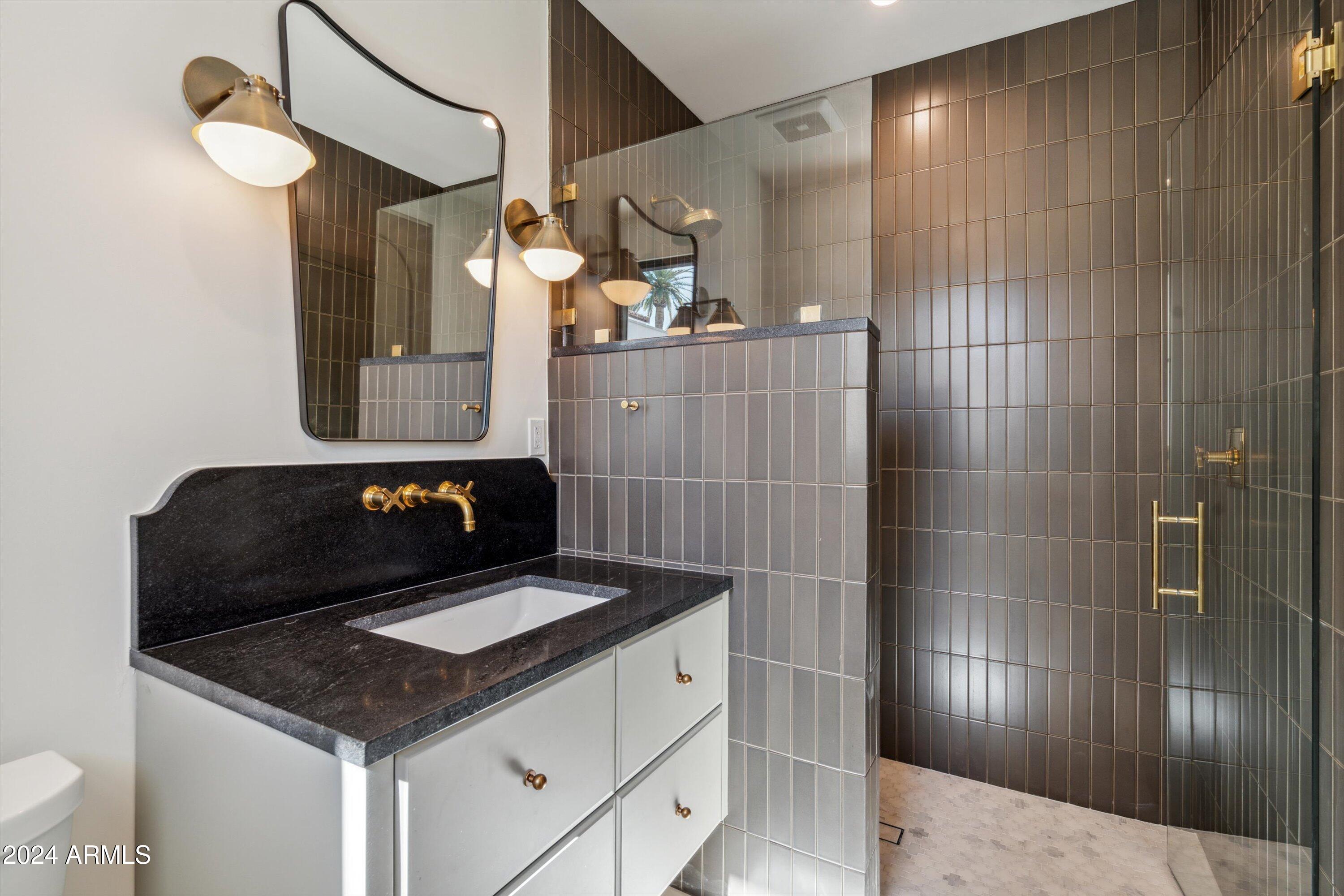 COUNTRY CLUB PLACE - Residential