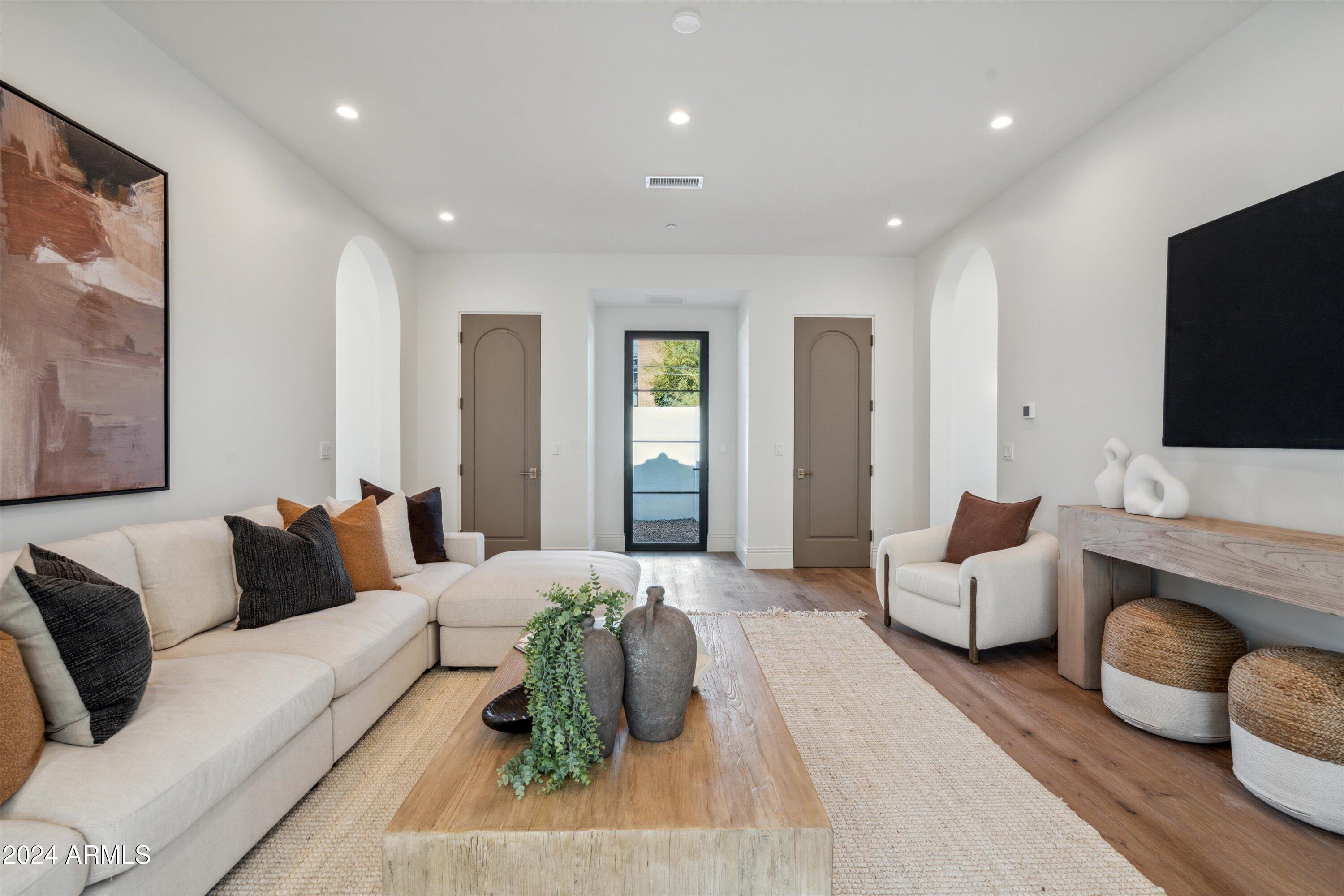 COUNTRY CLUB PLACE - Residential