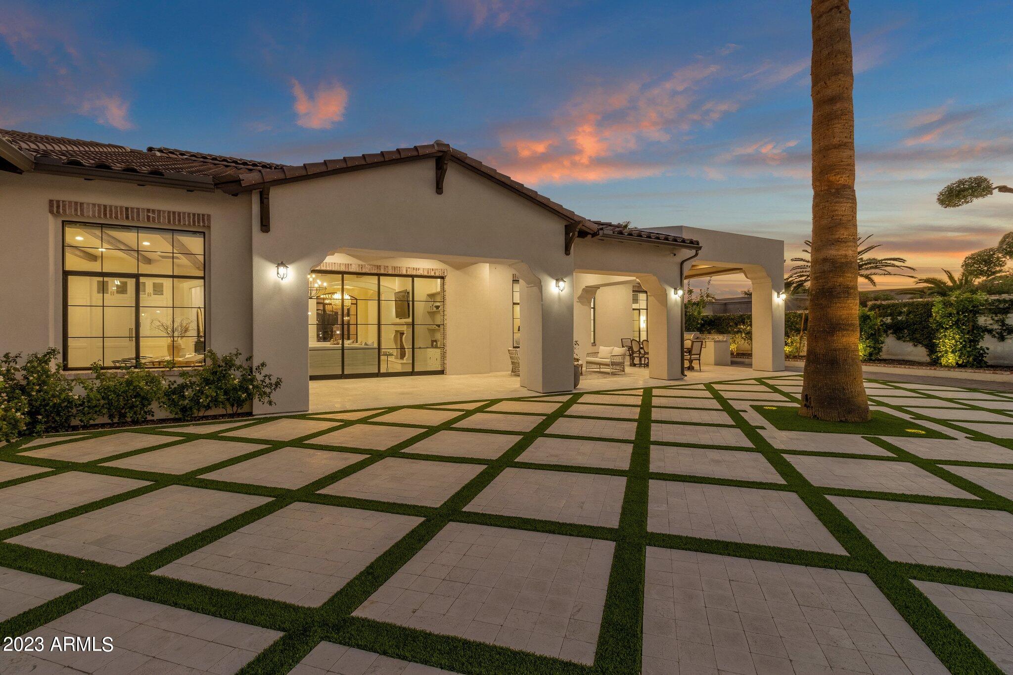 PARADISE VALLEY RANCHOS - Residential