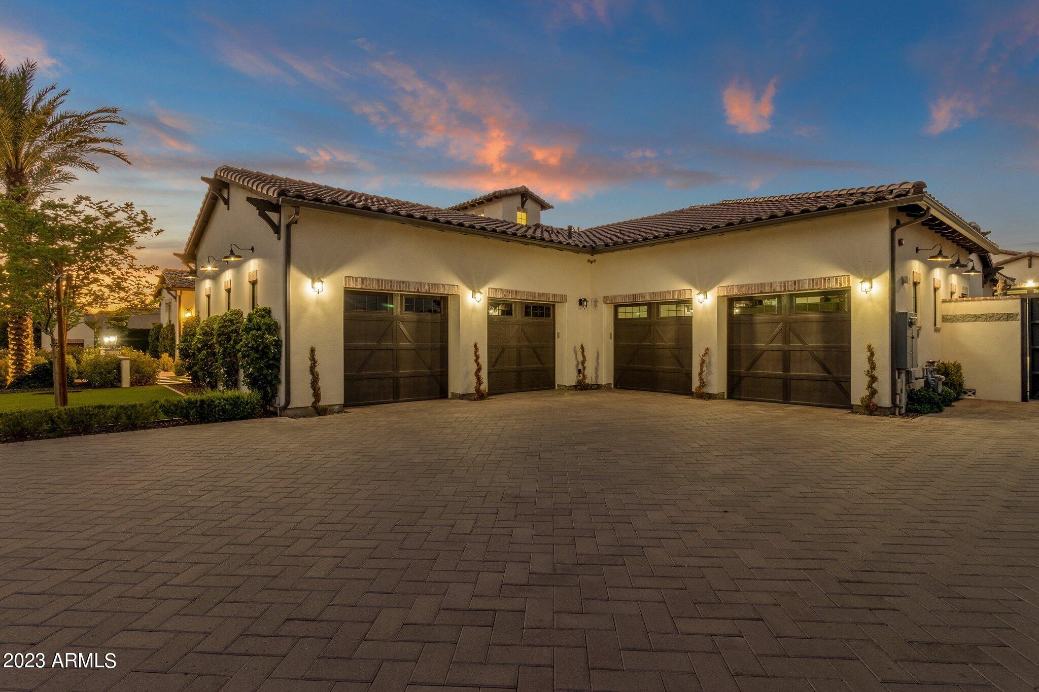 PARADISE VALLEY RANCHOS - Residential