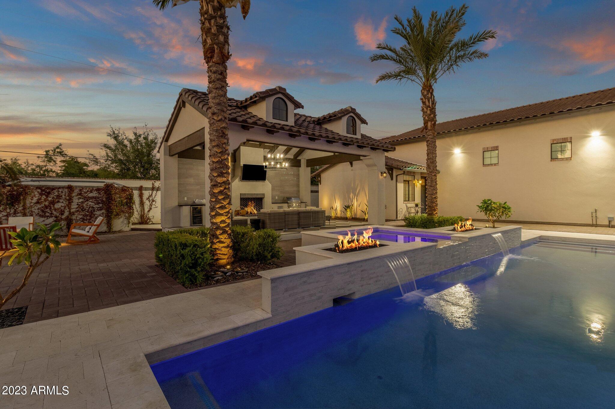 PARADISE VALLEY RANCHOS - Residential