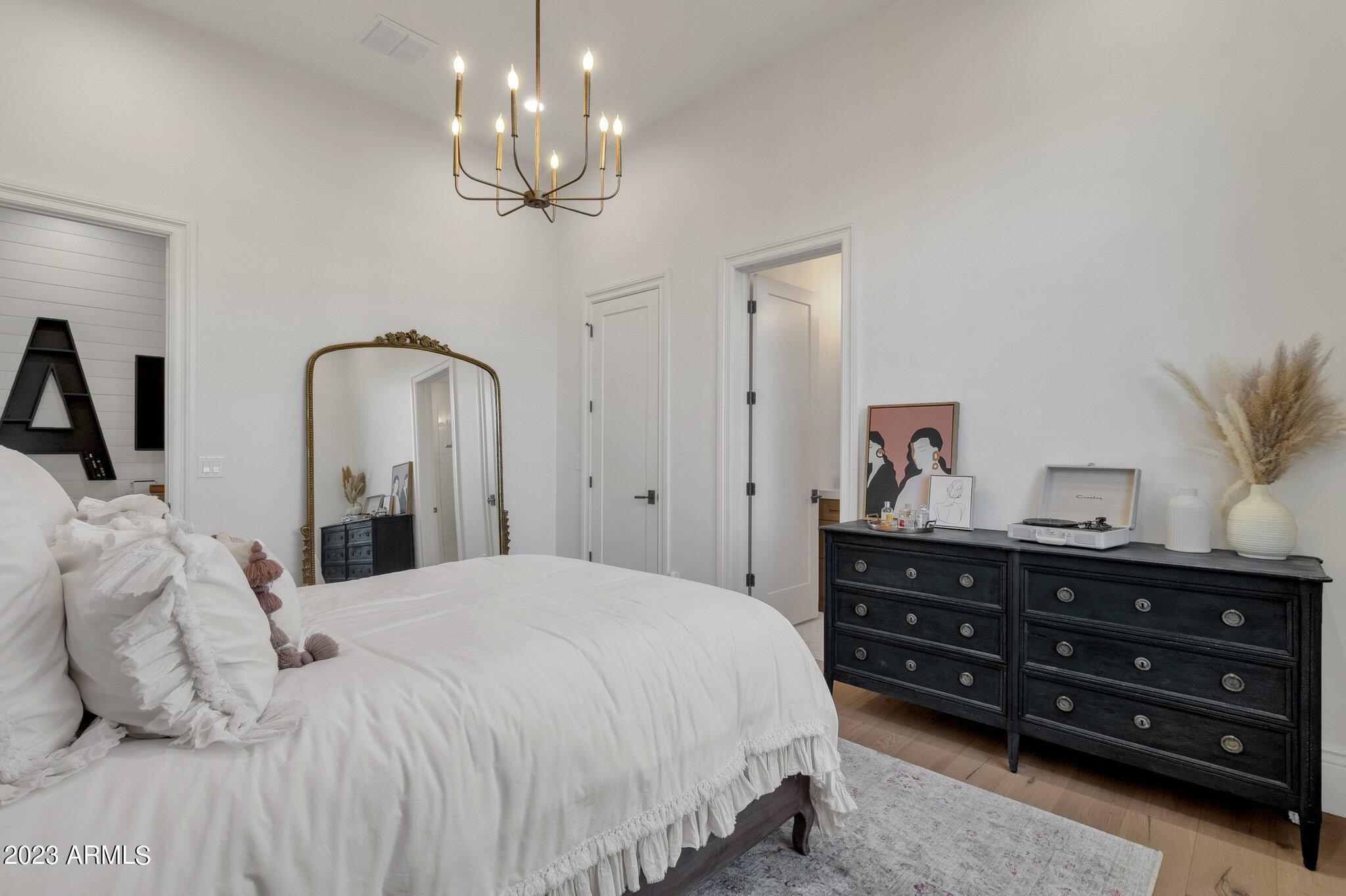 PARADISE VALLEY RANCHOS - Residential