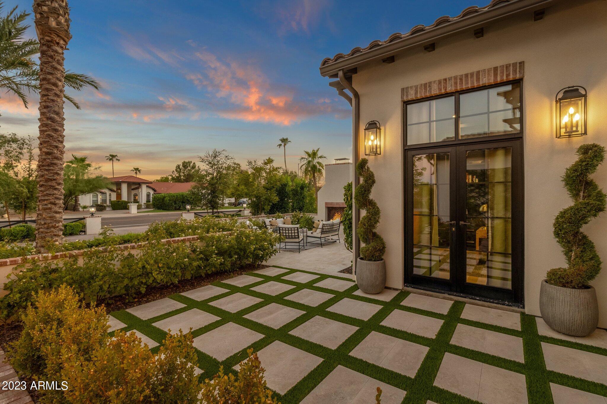 PARADISE VALLEY RANCHOS - Residential