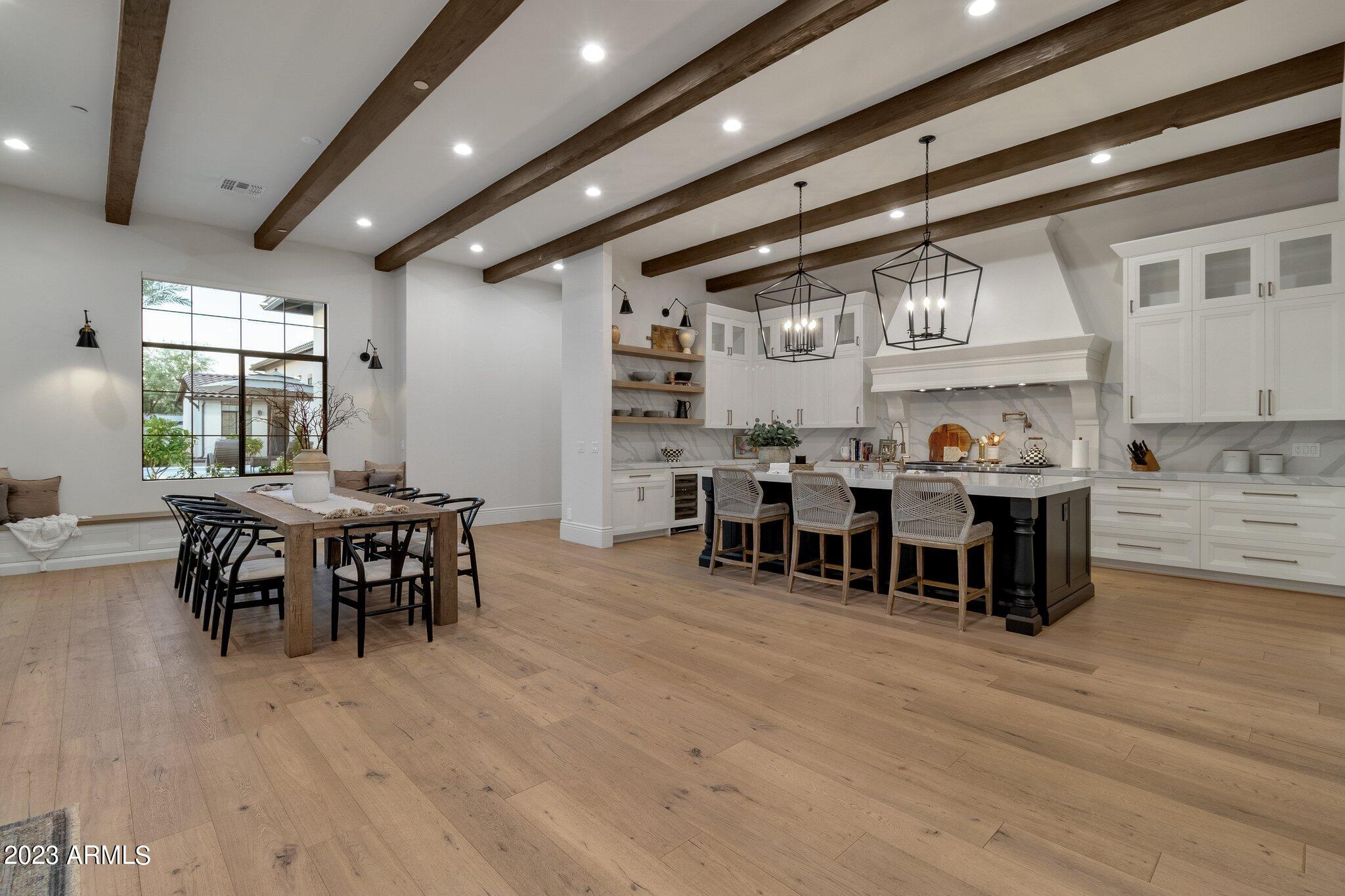PARADISE VALLEY RANCHOS - Residential