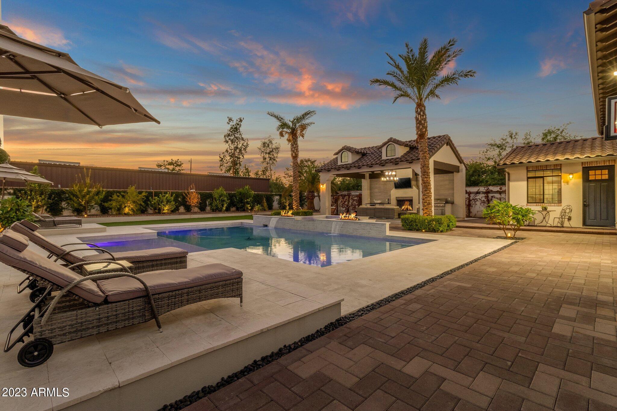 PARADISE VALLEY RANCHOS - Residential