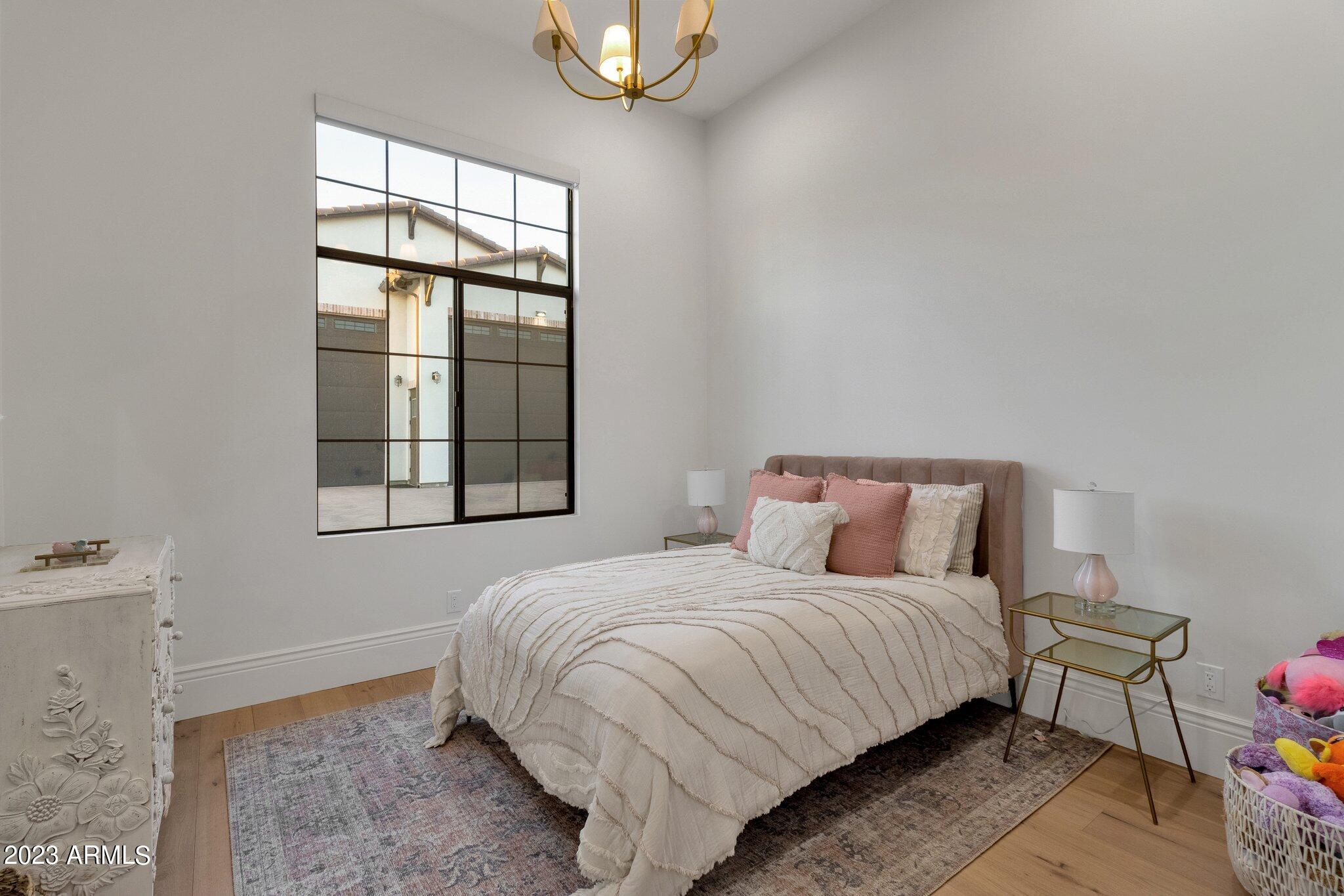 PARADISE VALLEY RANCHOS - Residential