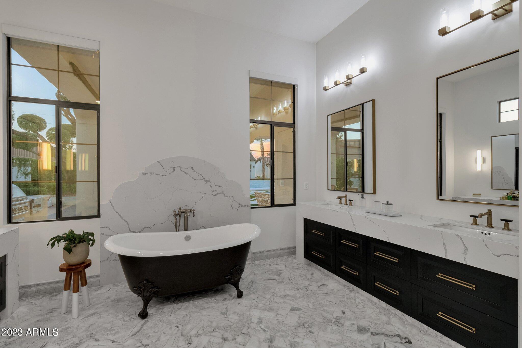 PARADISE VALLEY RANCHOS - Residential