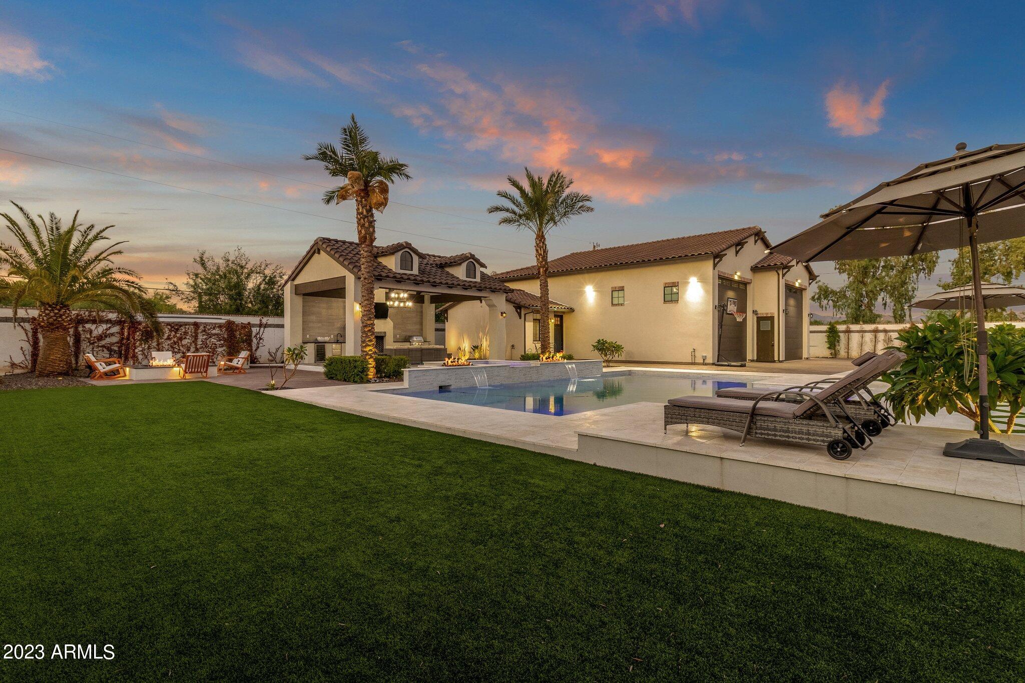 PARADISE VALLEY RANCHOS - Residential