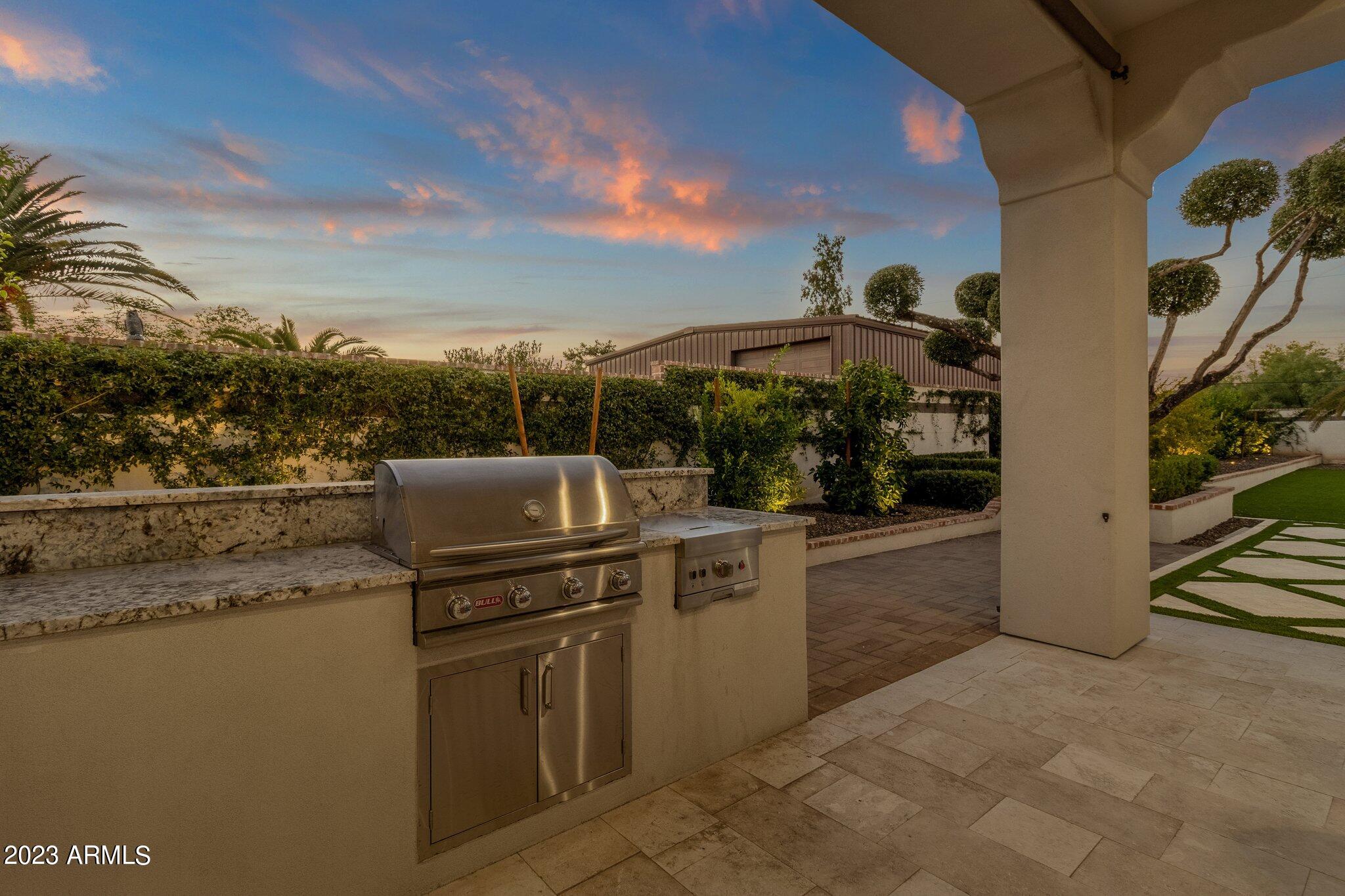PARADISE VALLEY RANCHOS - Residential