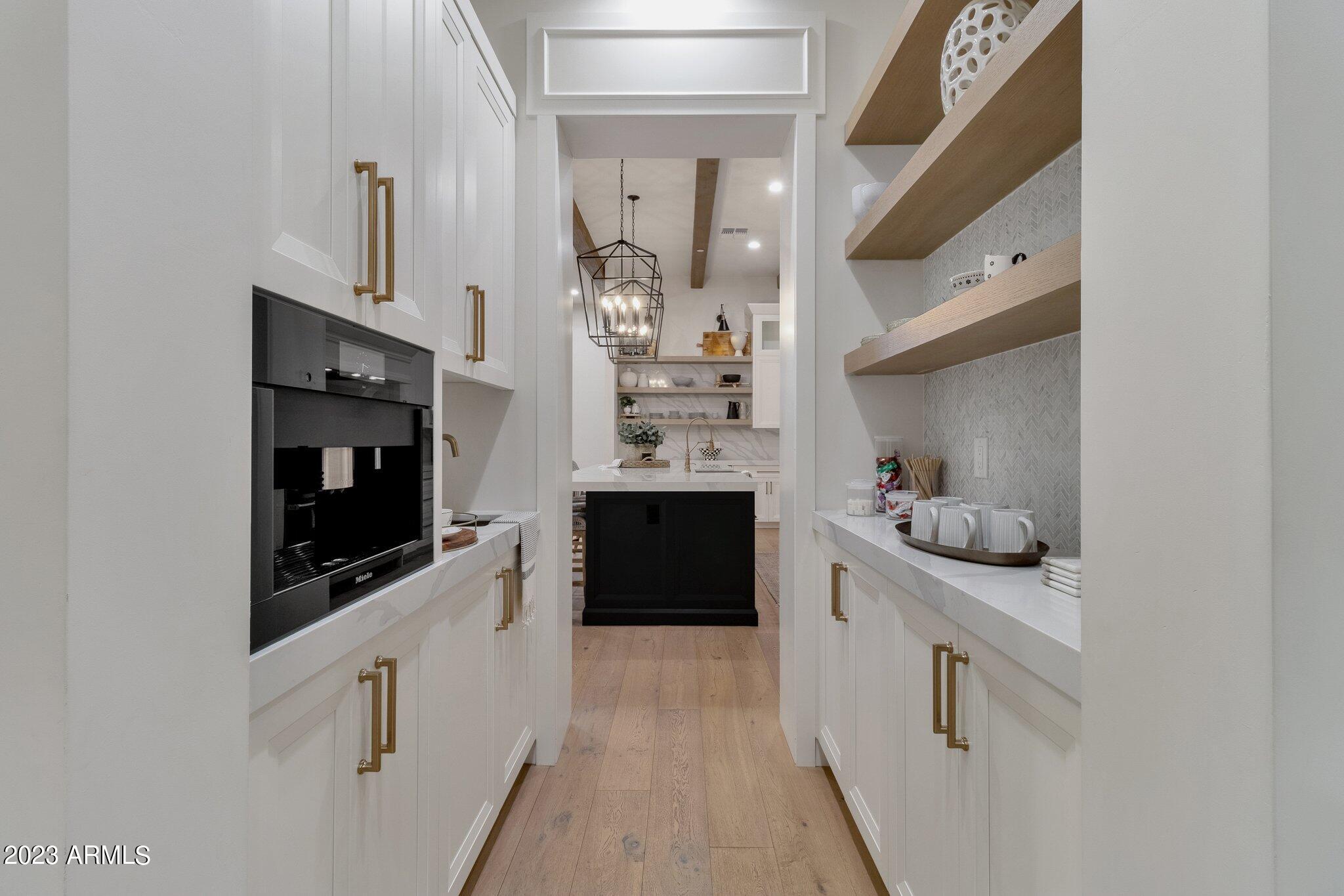 PARADISE VALLEY RANCHOS - Residential