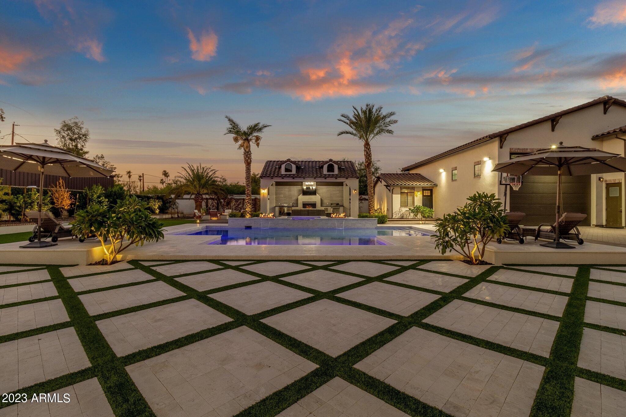 PARADISE VALLEY RANCHOS - Residential