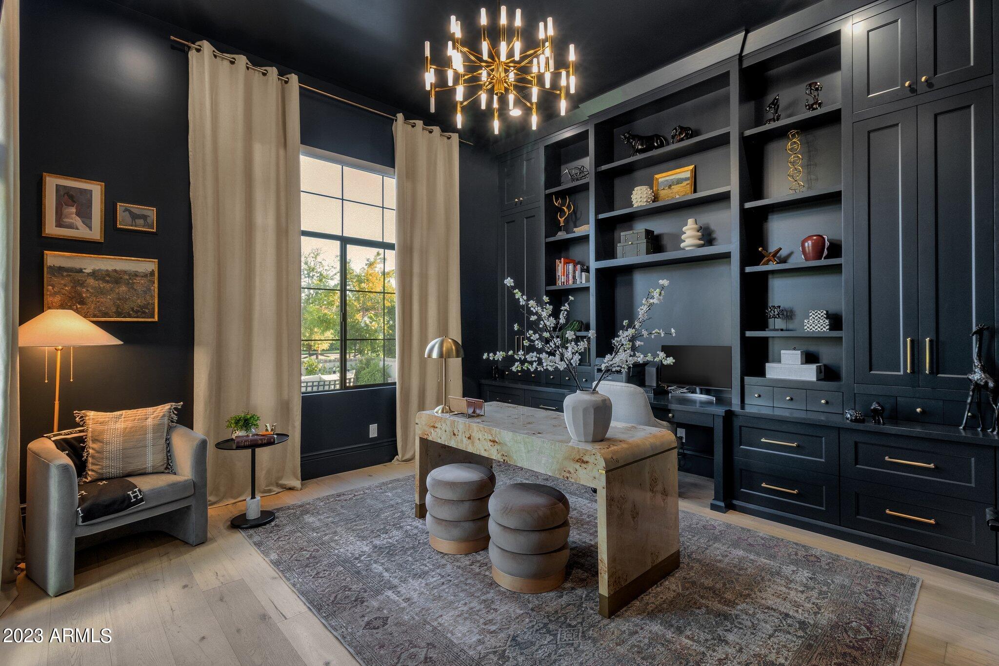 PARADISE VALLEY RANCHOS - Residential