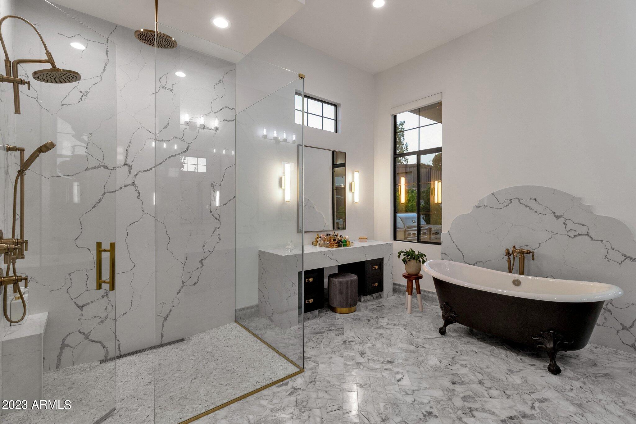 PARADISE VALLEY RANCHOS - Residential