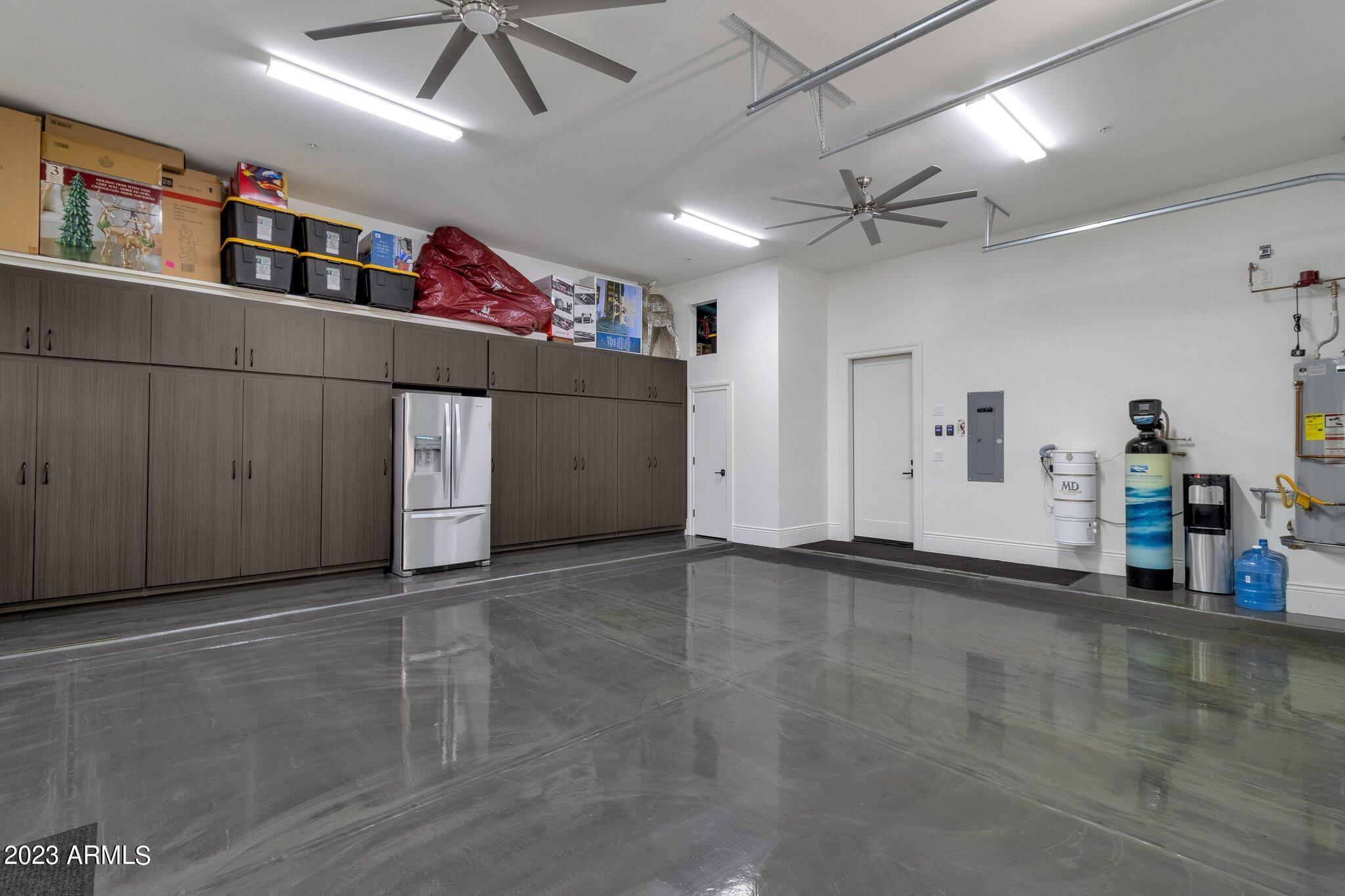 PARADISE VALLEY RANCHOS - Residential