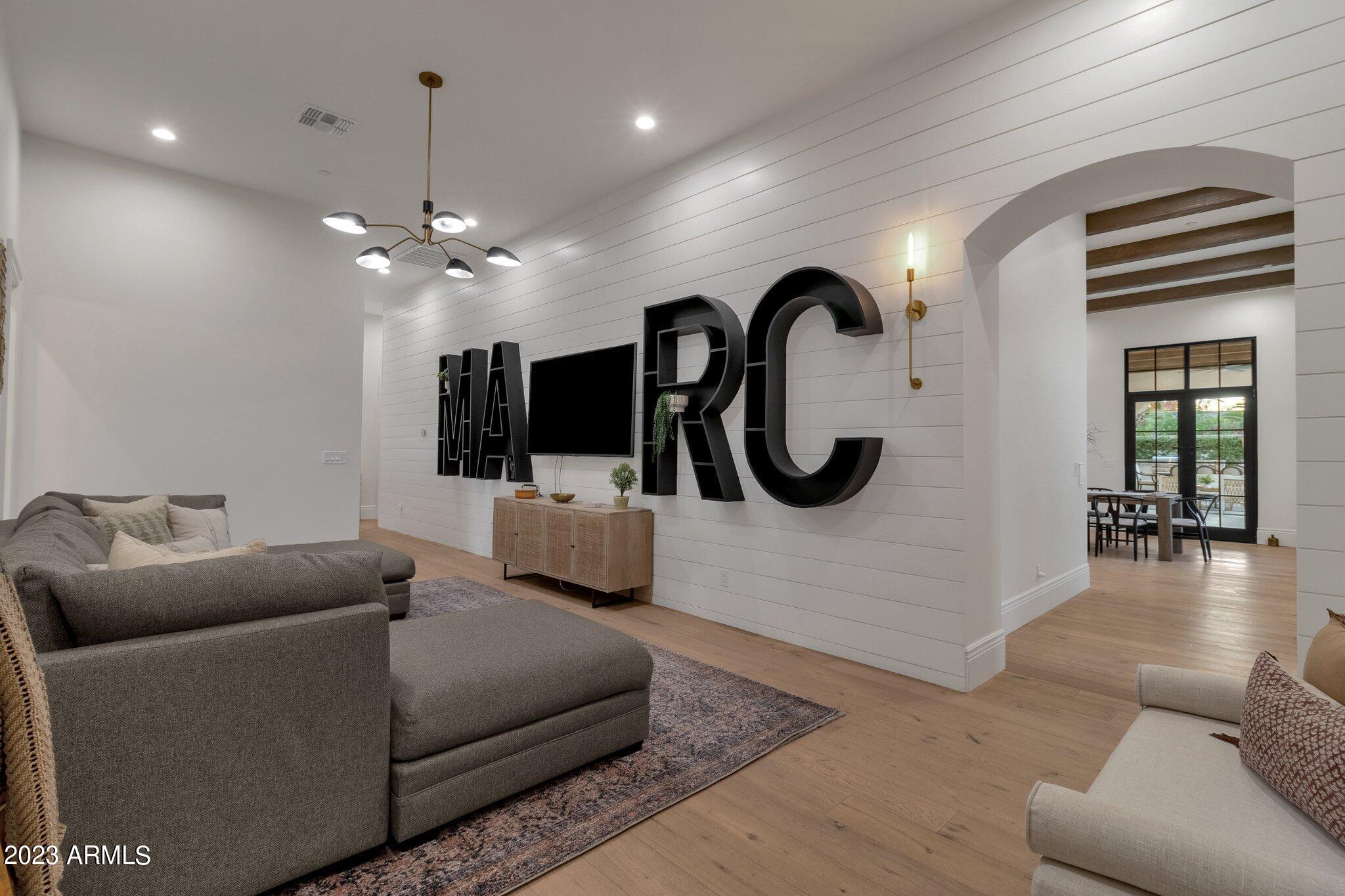PARADISE VALLEY RANCHOS - Residential