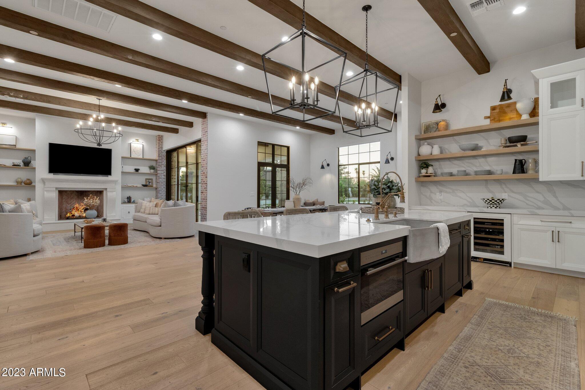 PARADISE VALLEY RANCHOS - Residential