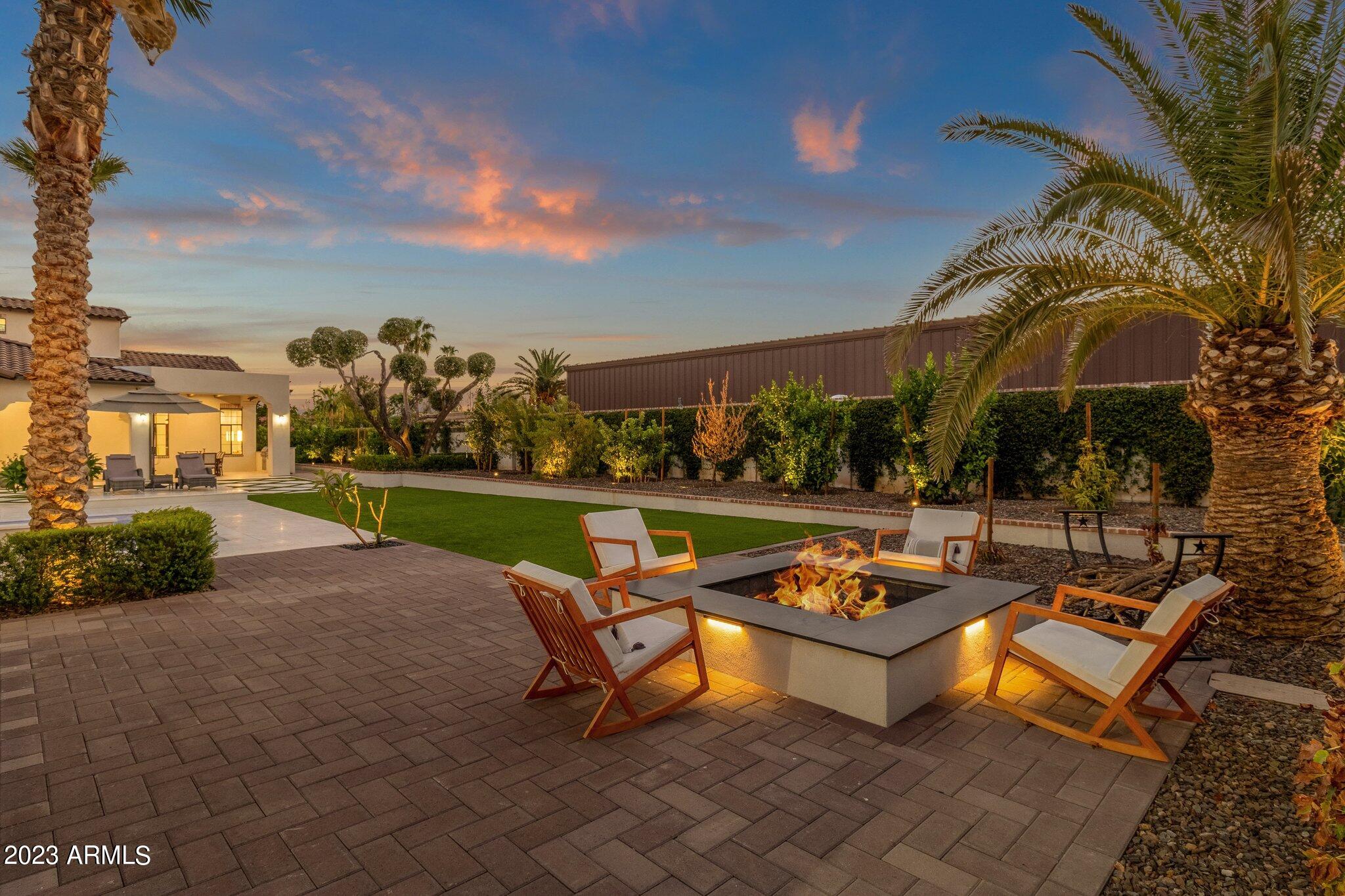 PARADISE VALLEY RANCHOS - Residential