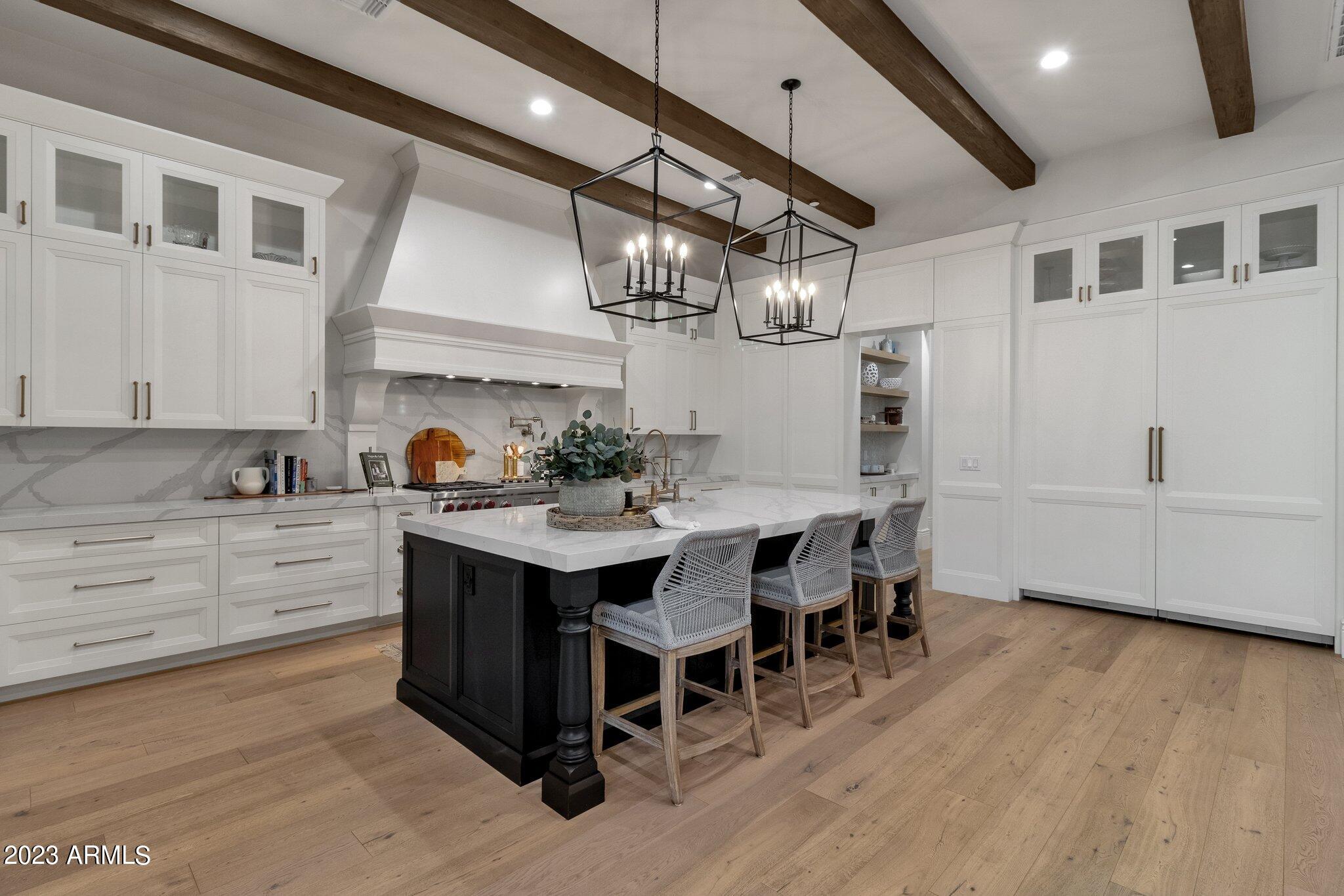 PARADISE VALLEY RANCHOS - Residential