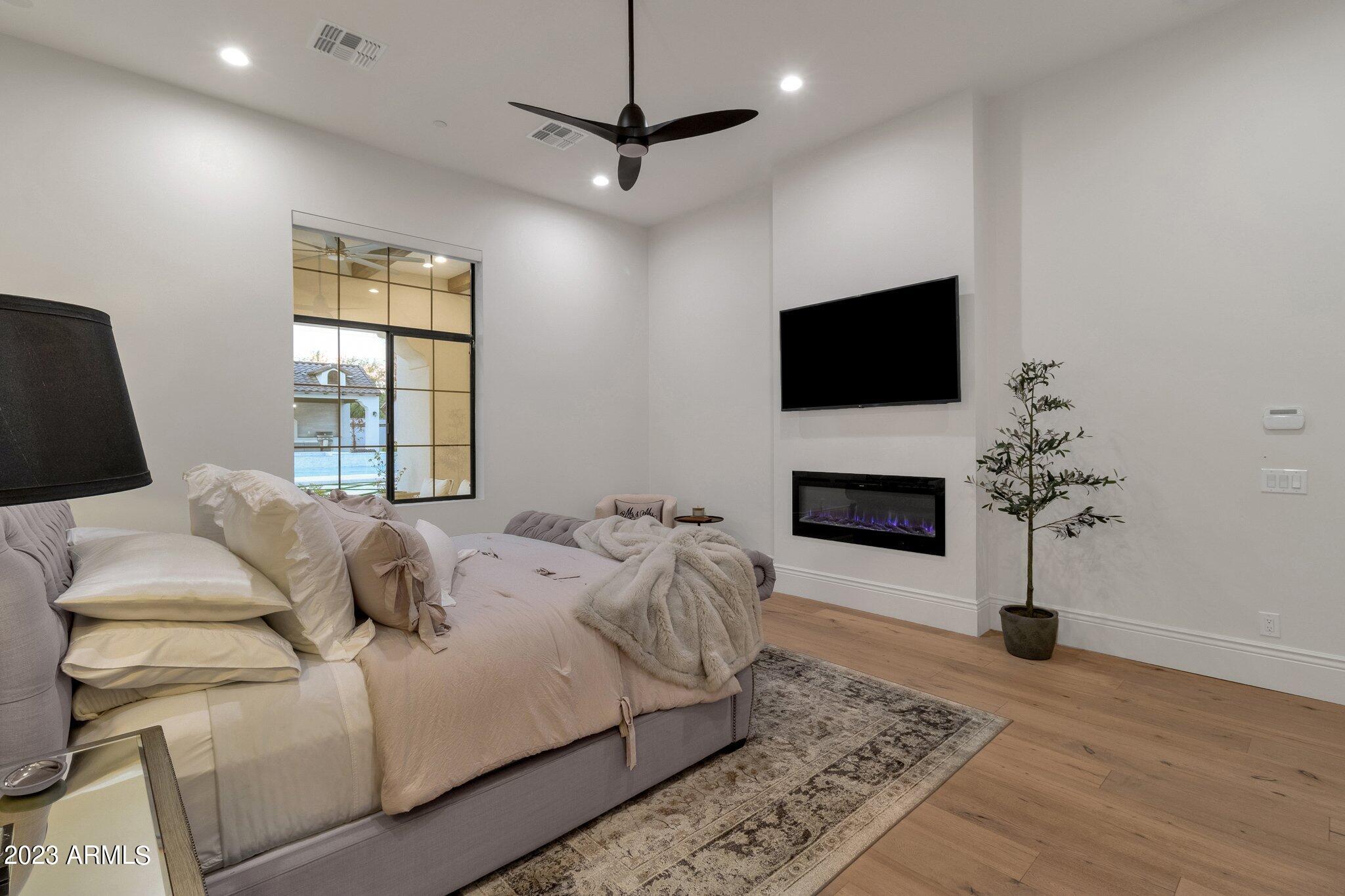 PARADISE VALLEY RANCHOS - Residential