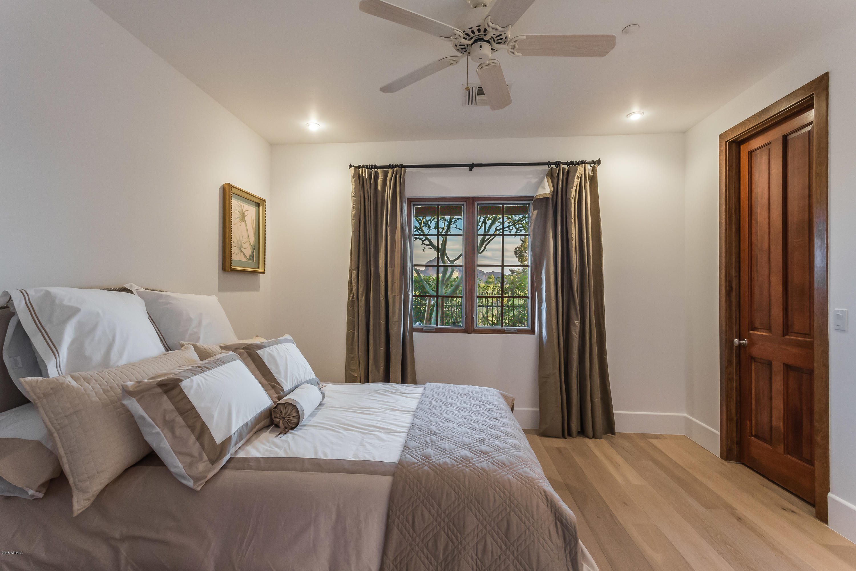 PARADISE VALLEY COUNTRY ESTATES - Residential