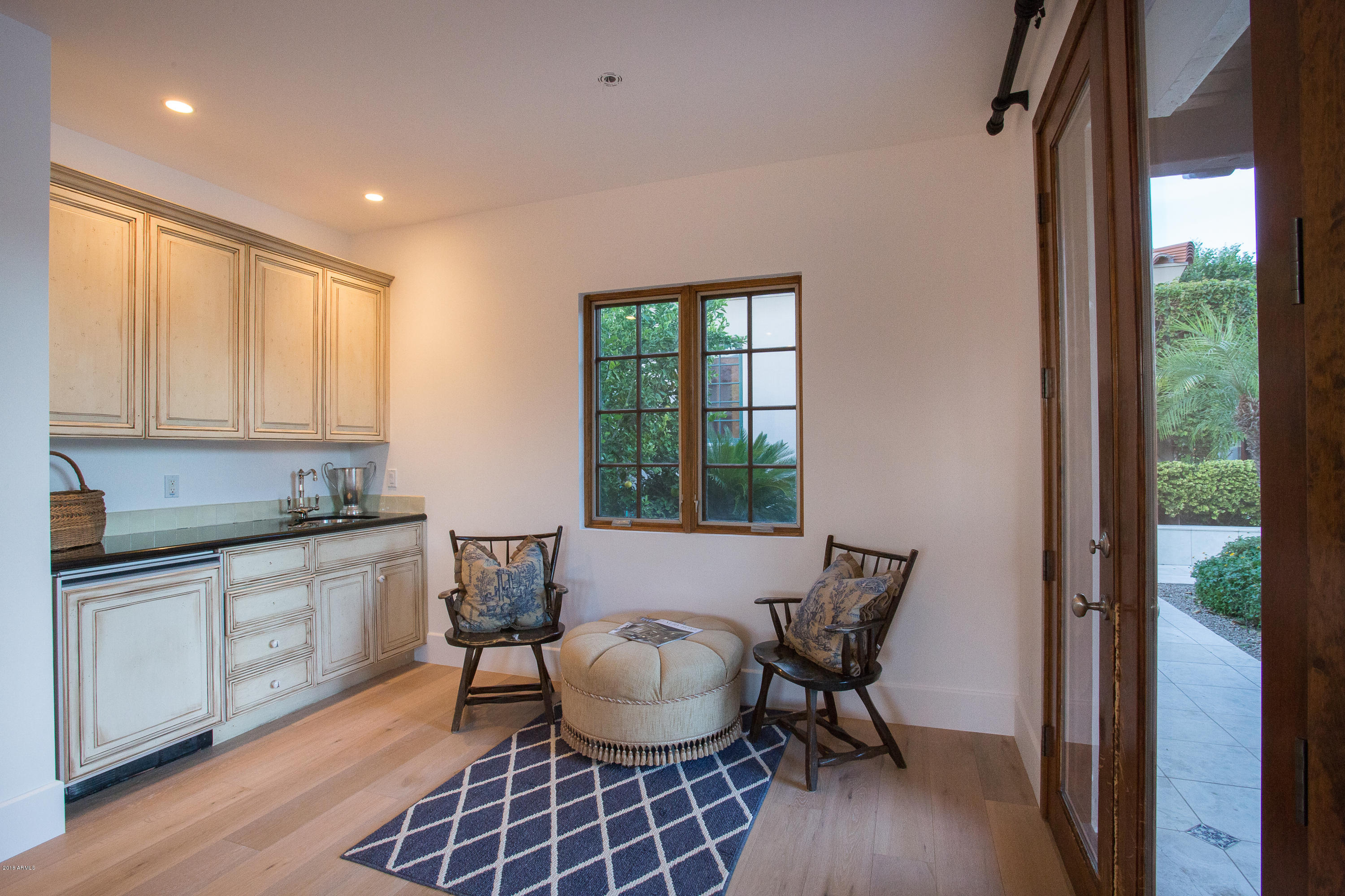 PARADISE VALLEY COUNTRY ESTATES - Residential
