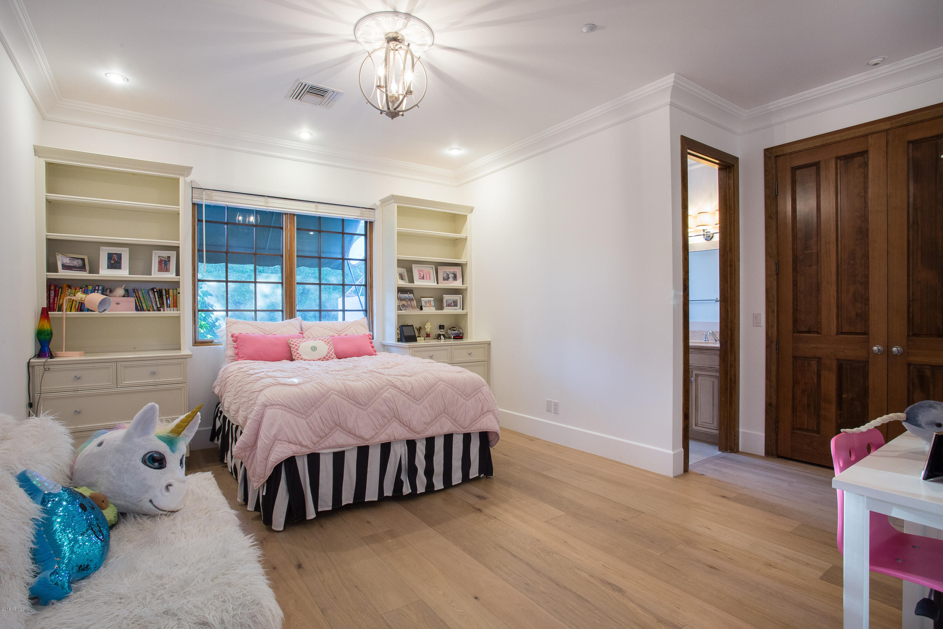 PARADISE VALLEY COUNTRY ESTATES - Residential