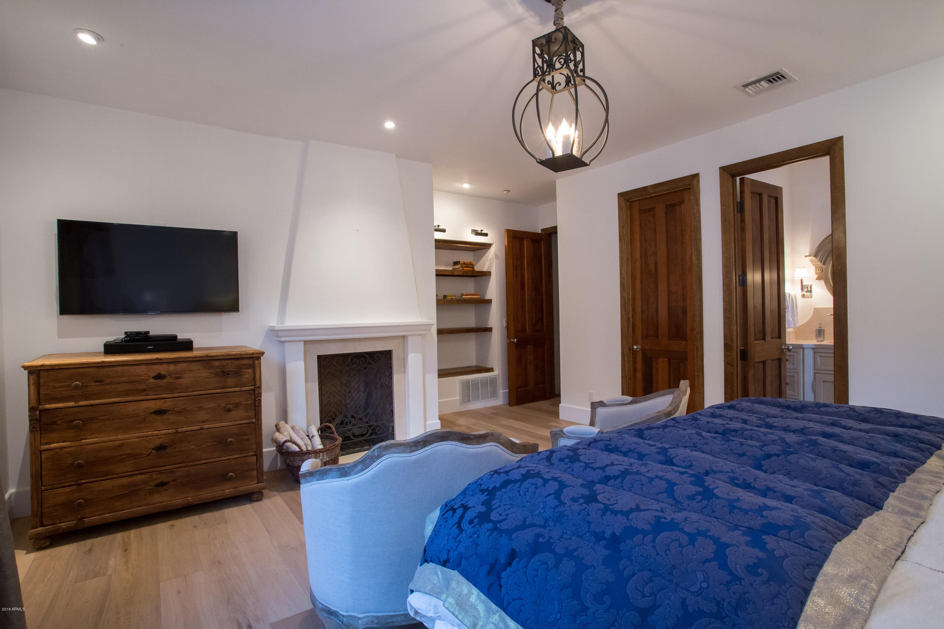 PARADISE VALLEY COUNTRY ESTATES - Residential