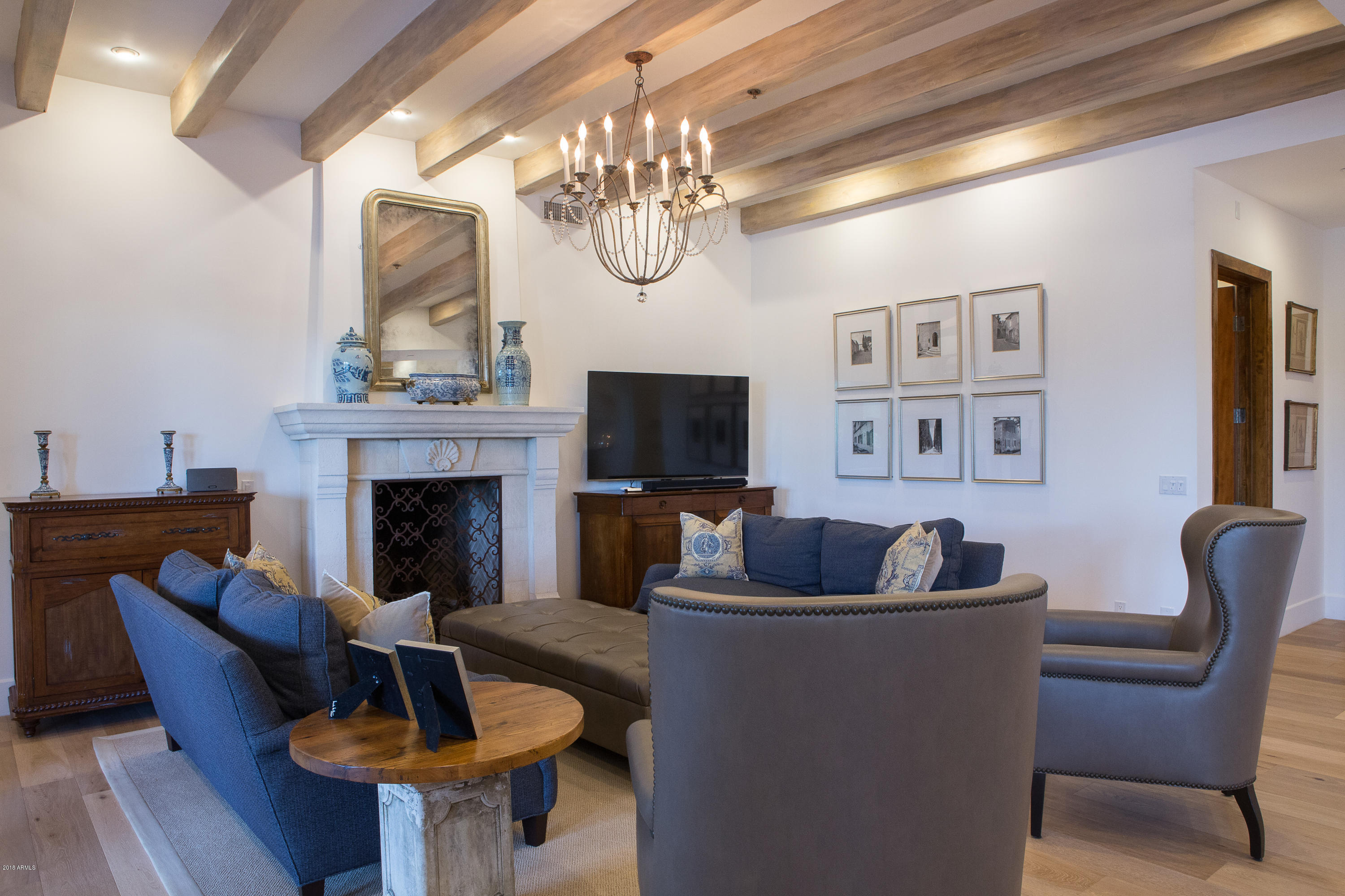 PARADISE VALLEY COUNTRY ESTATES - Residential