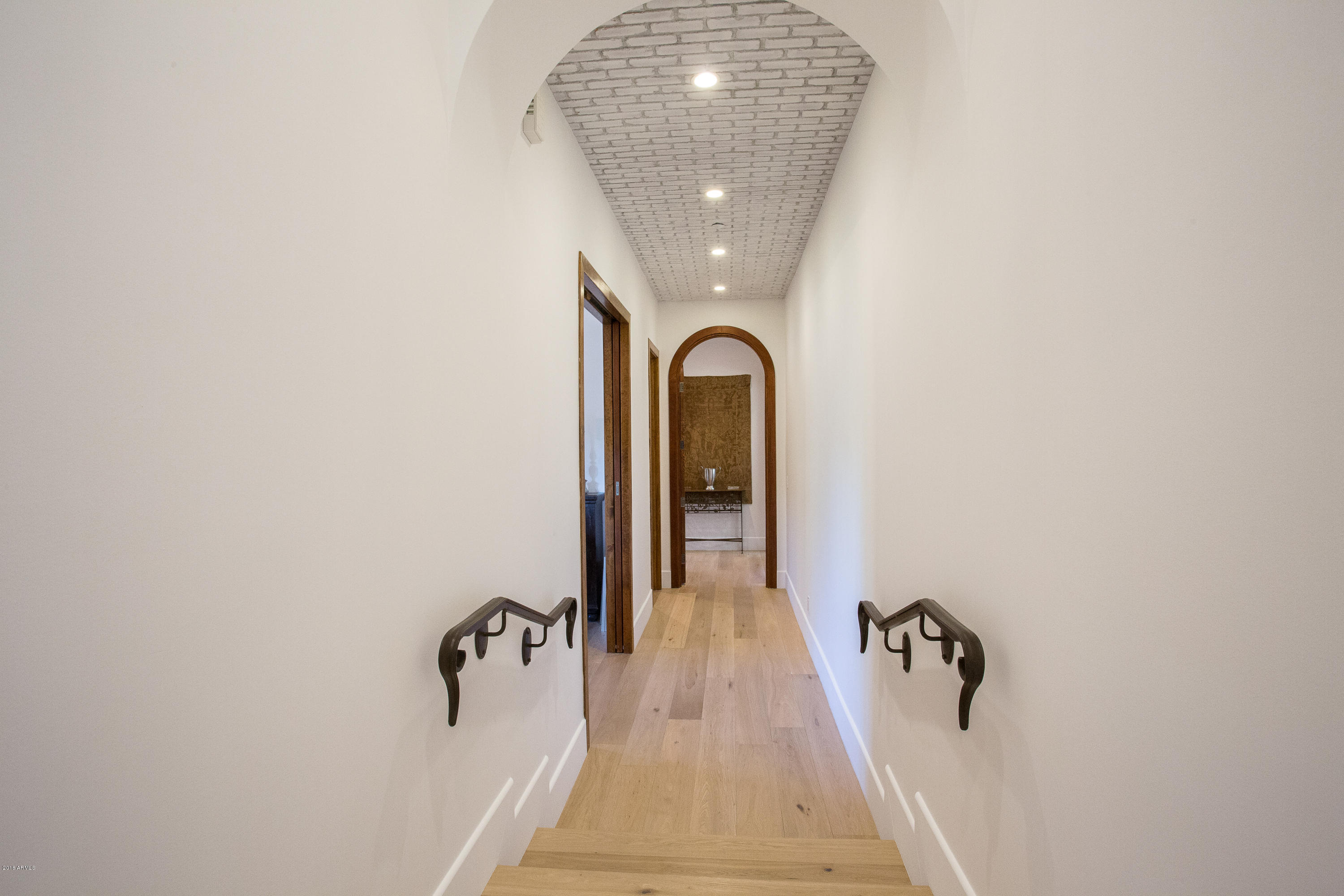 PARADISE VALLEY COUNTRY ESTATES - Residential