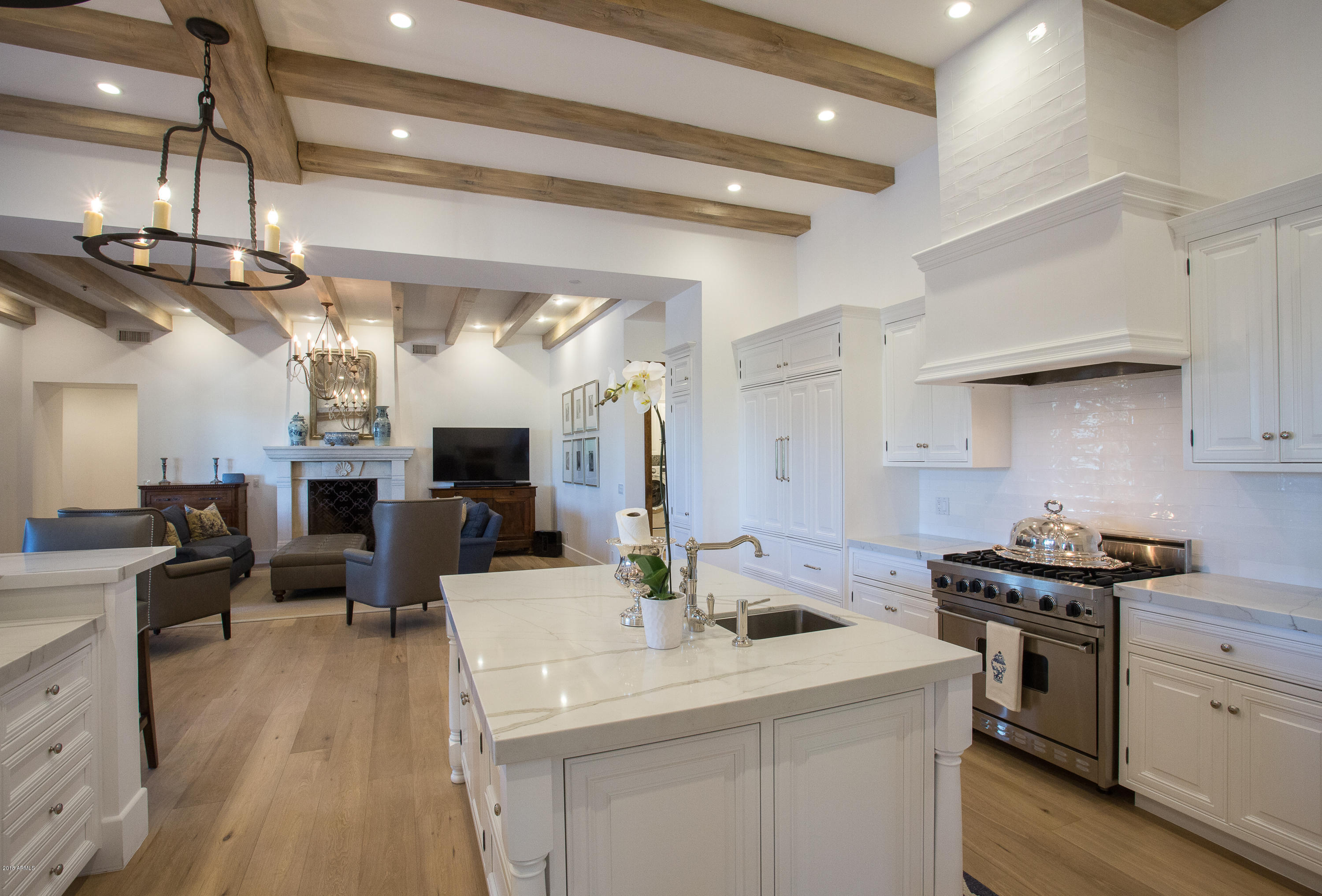 PARADISE VALLEY COUNTRY ESTATES - Residential