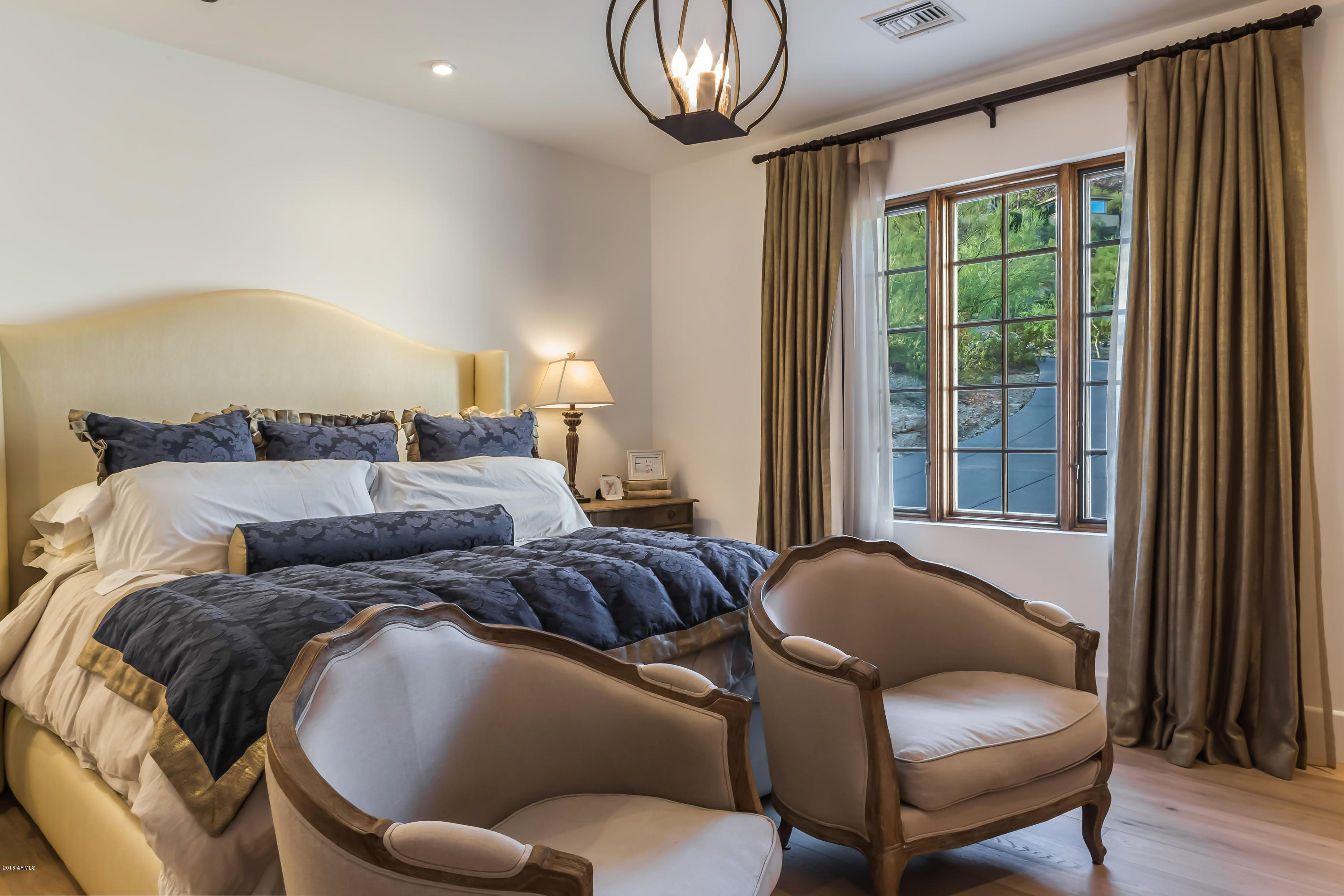 PARADISE VALLEY COUNTRY ESTATES - Residential