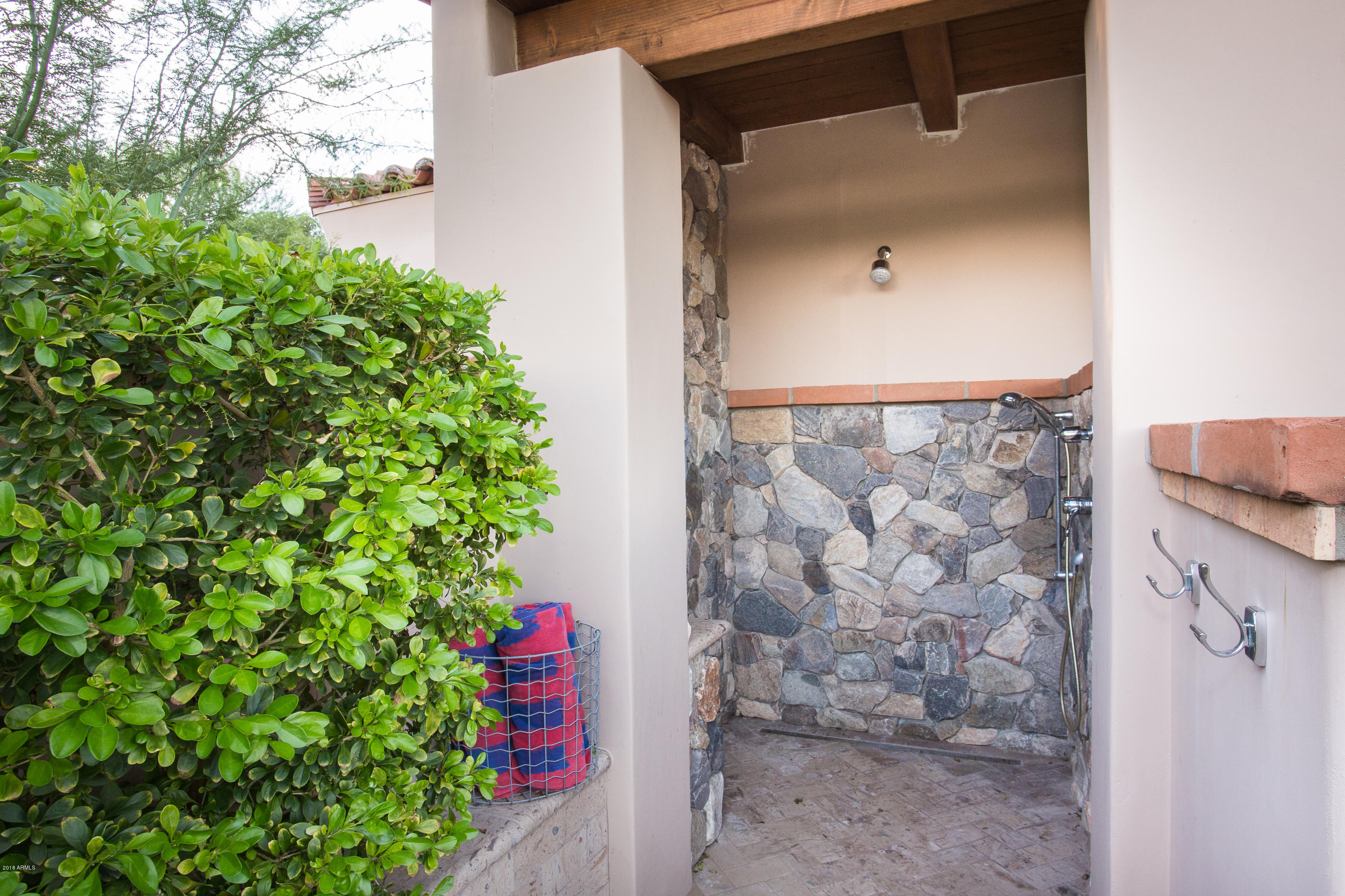 PARADISE VALLEY COUNTRY ESTATES - Residential