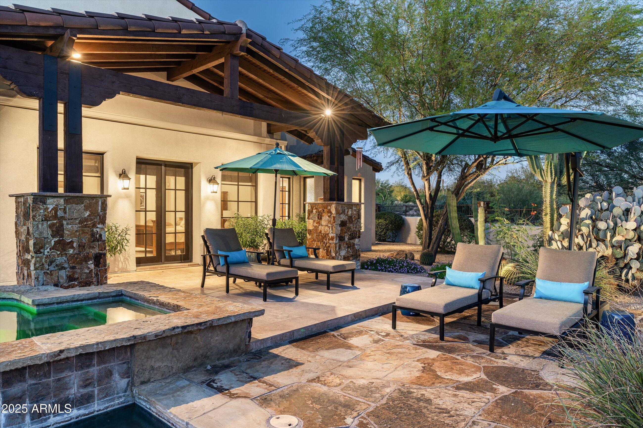 WHISPER ROCK - Residential