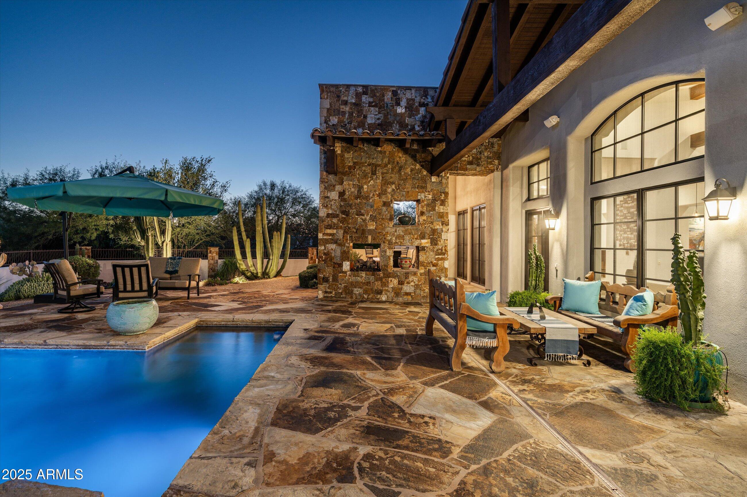 WHISPER ROCK - Residential