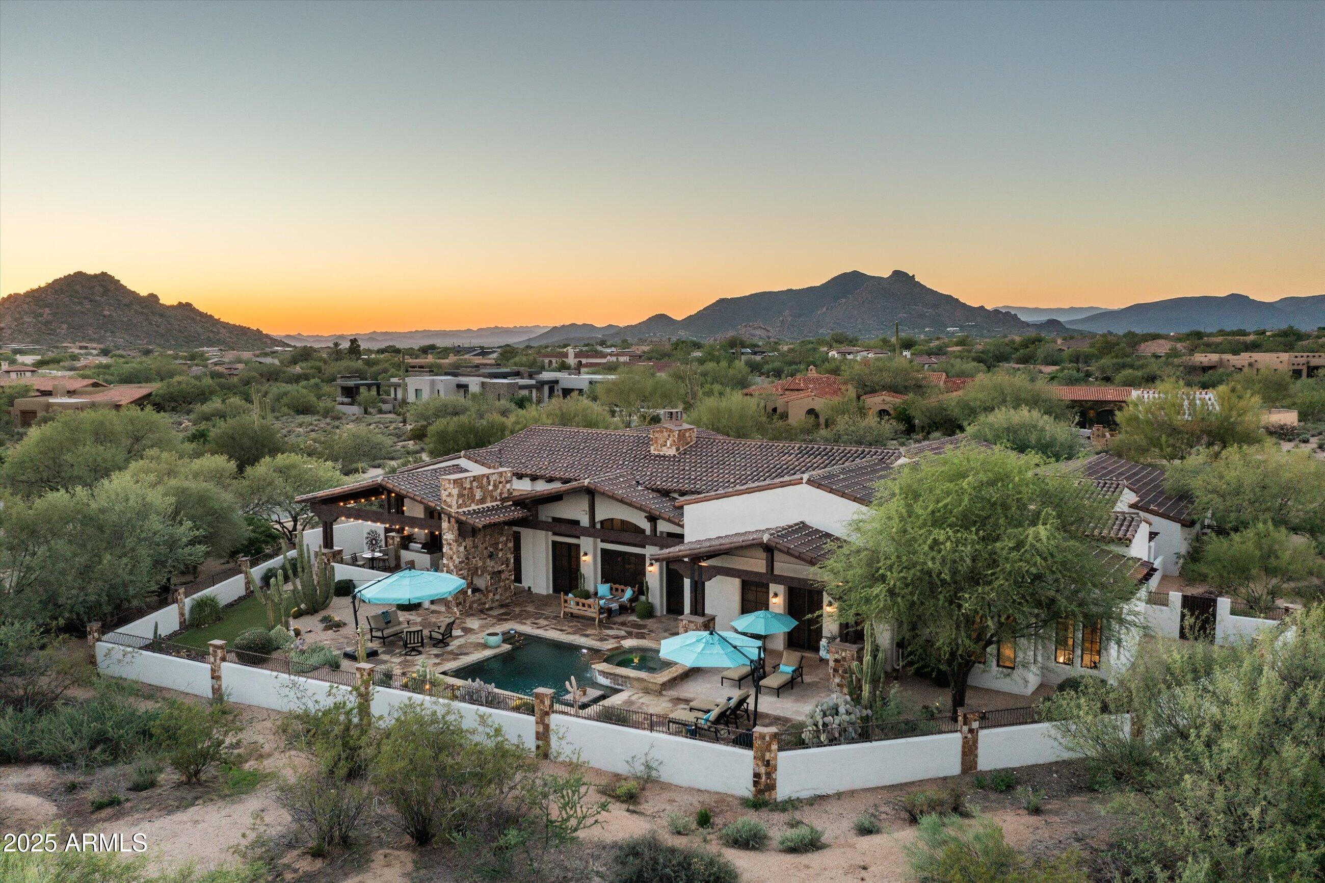 WHISPER ROCK - Residential