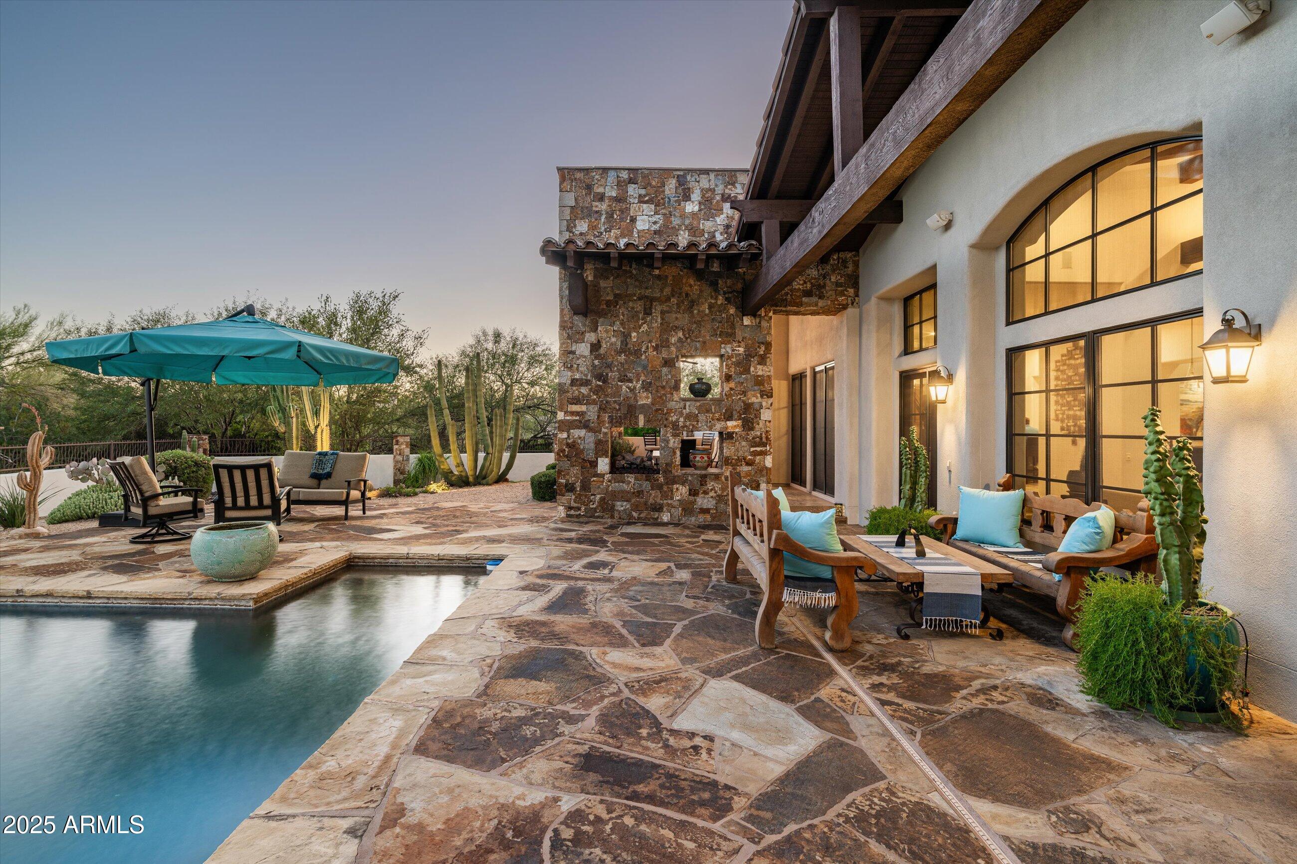 WHISPER ROCK - Residential
