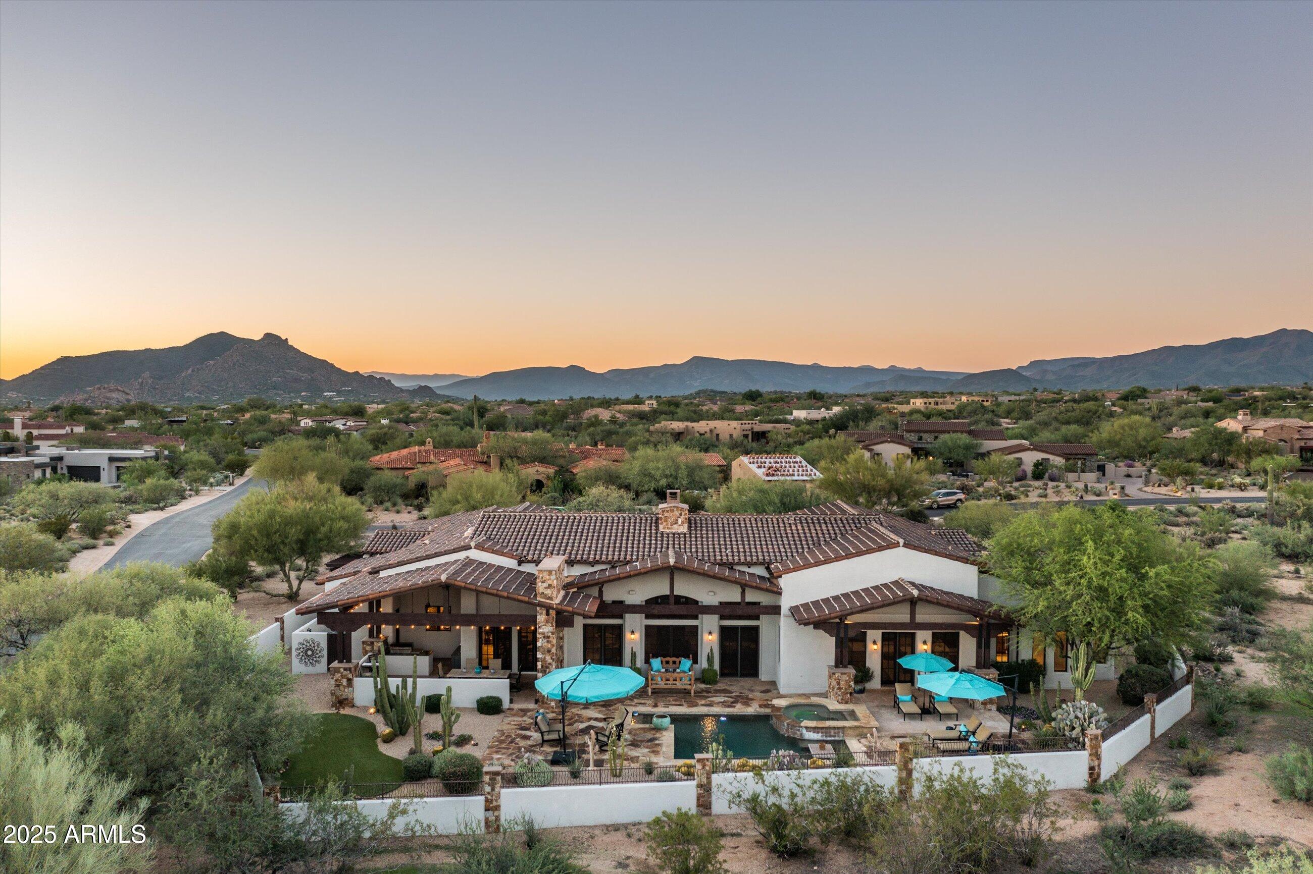 WHISPER ROCK - Residential