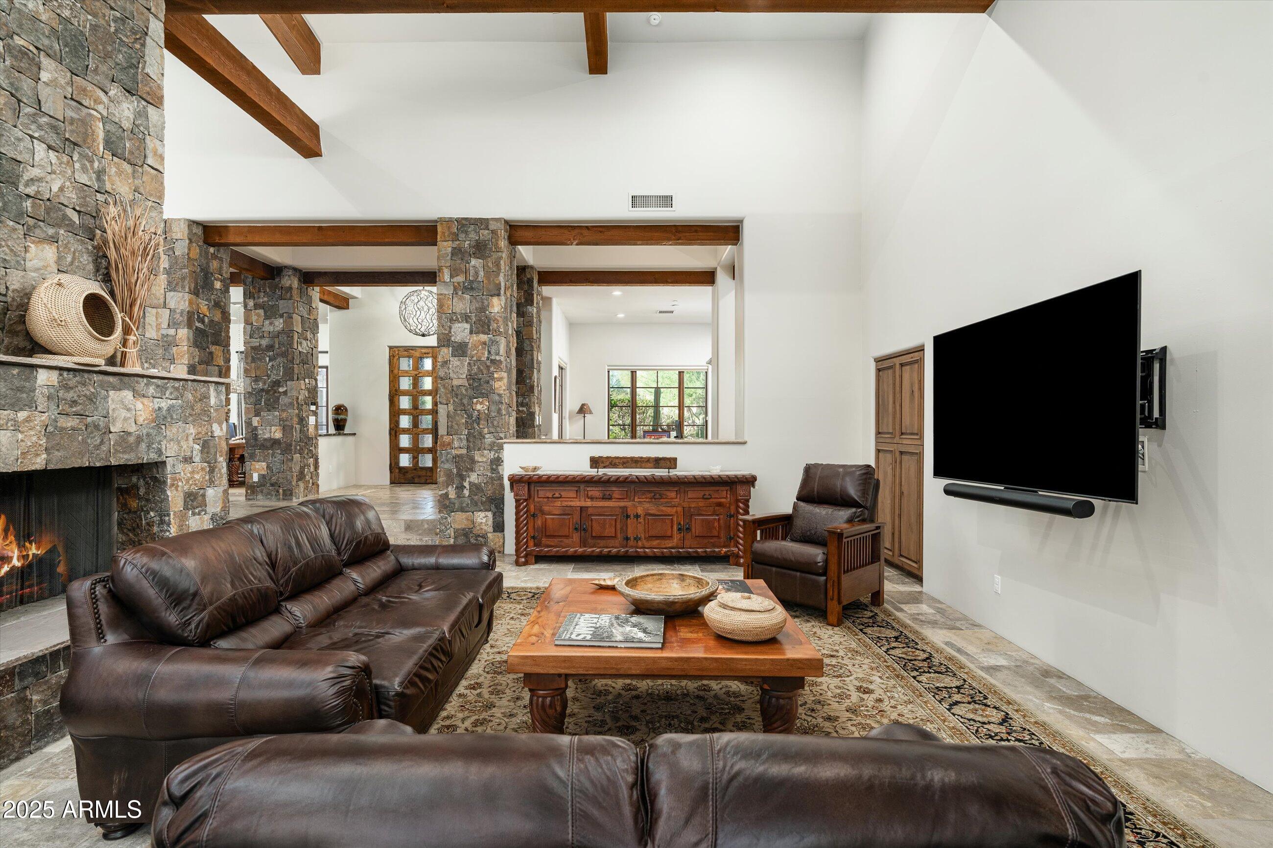 WHISPER ROCK - Residential